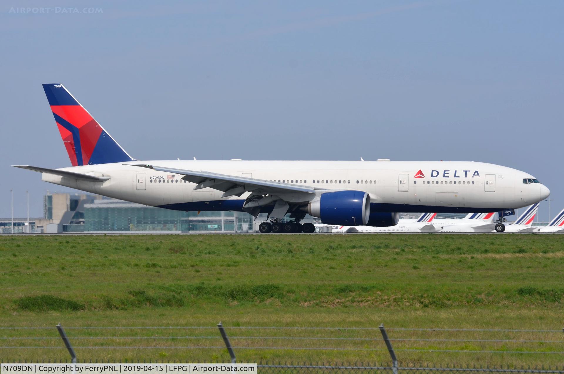 N709DN, 2010 Boeing 777-232/LR C/N 40559, Arrival of Delta B772