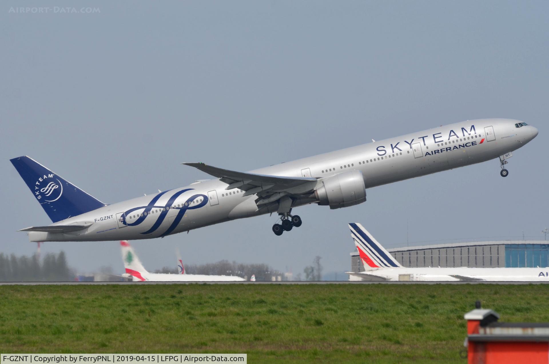 F-GZNT, 2016 Boeing 777-328/ER C/N 38705, Air France B773 lifting-ogg.