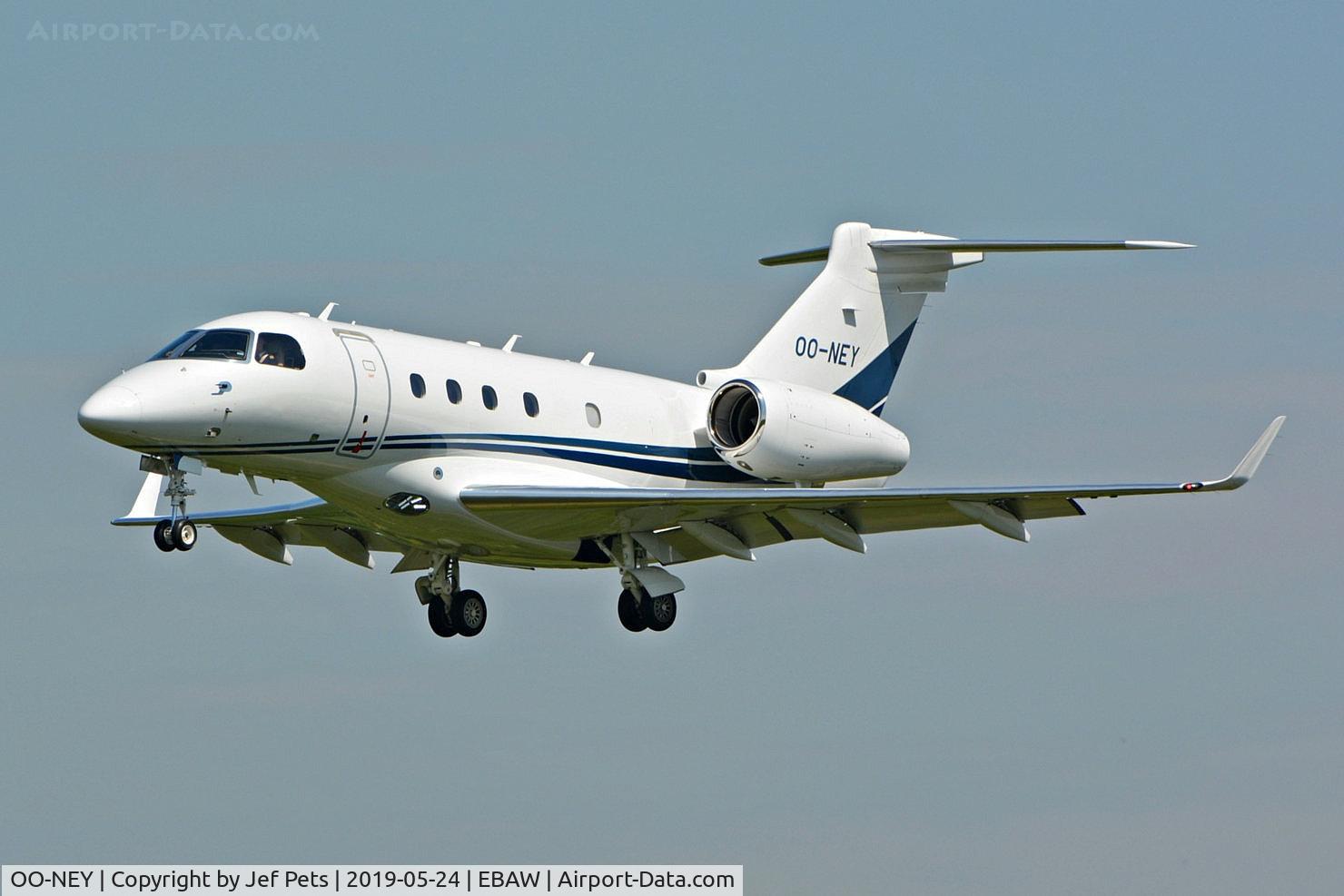 OO-NEY, 2015 Embraer EMB-545 Legacy 450 C/N 55010003, Landing at Antwerp.