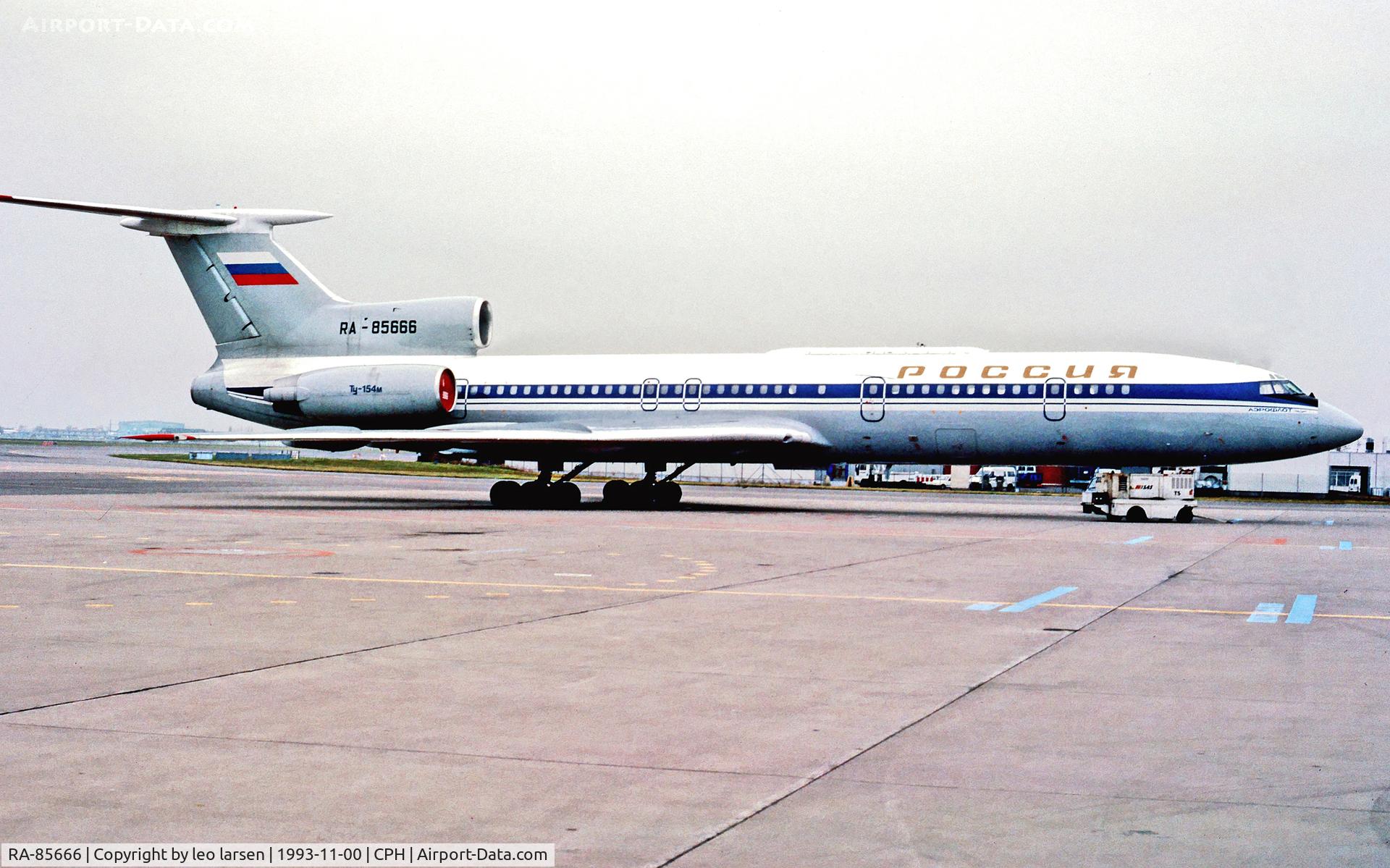 RA-85666, 1989 Tupolev TU 154M C/N 89A820, Copenhagen 11.1993