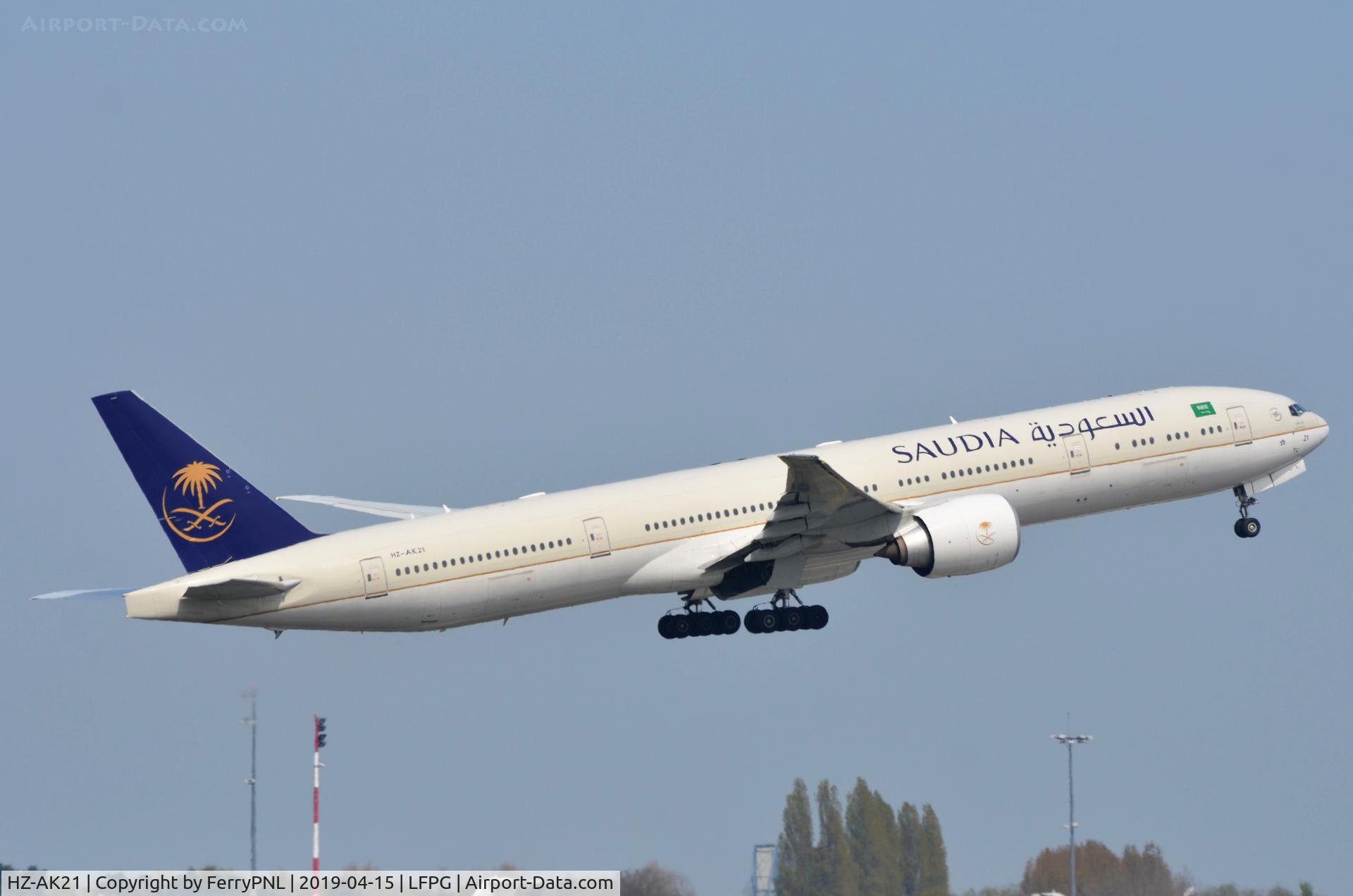 HZ-AK21, 2013 Boeing 777-368/ER C/N 41057, Lift-off of Saudi B773
