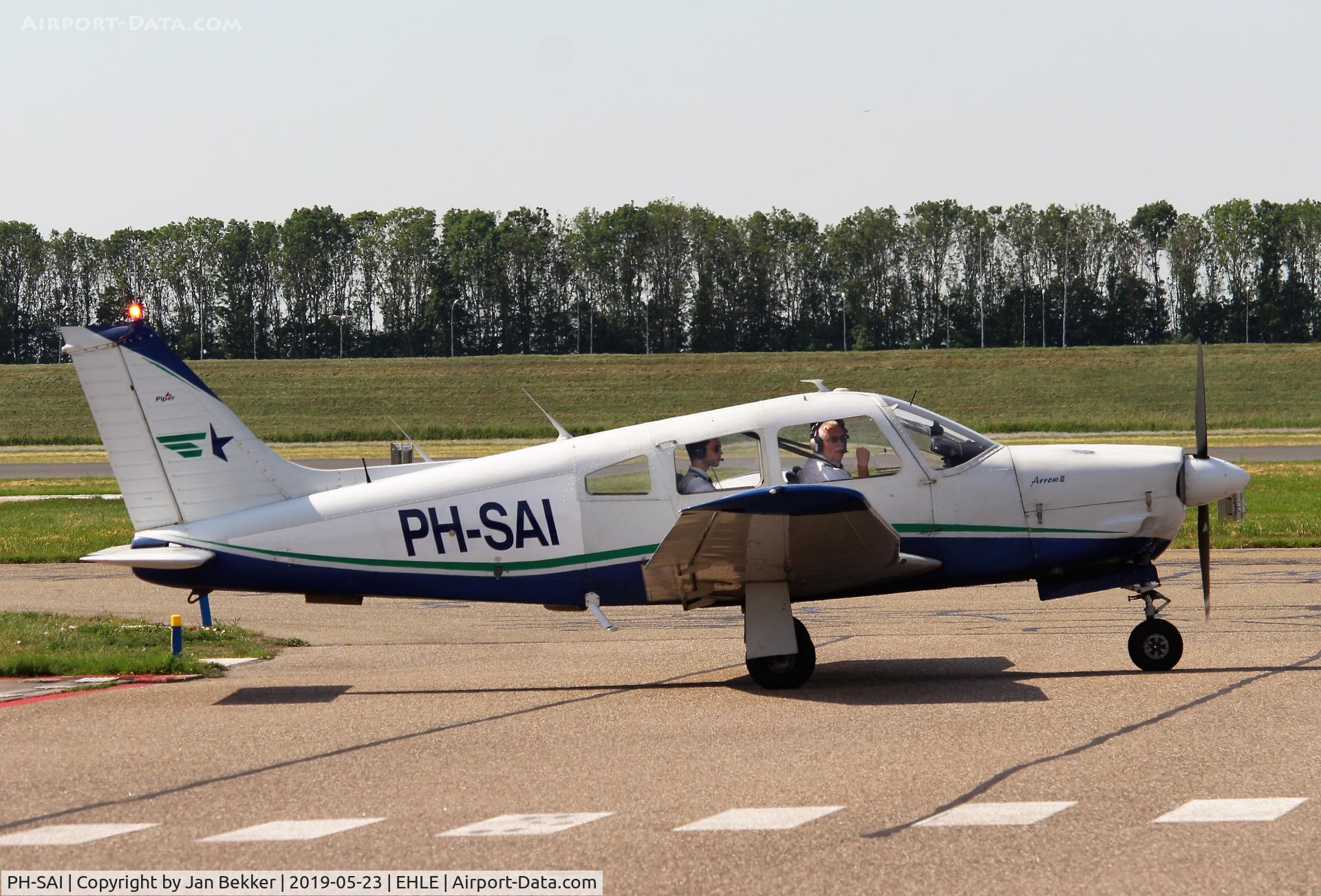 PH-SAI, Piper PA-28R-201 Cherokee Arrow III C/N 28R7837020, Lelystad Airport