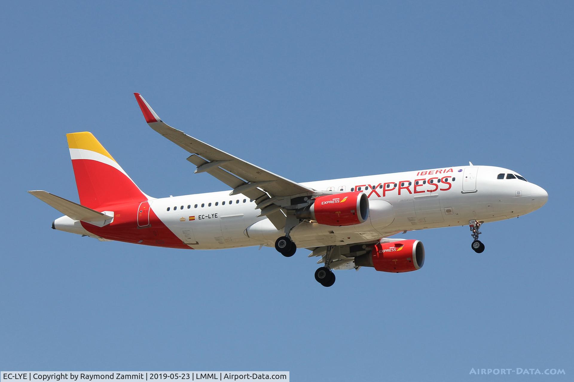 EC-LYE, 2013 Airbus A320-216 C/N 5729, A320 EC-LYE Iberia Express