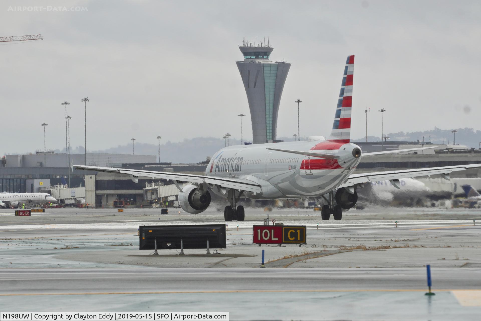 N198UW, 2013 Airbus A321-211 C/N 5444, Runway 10 SFO 2019.