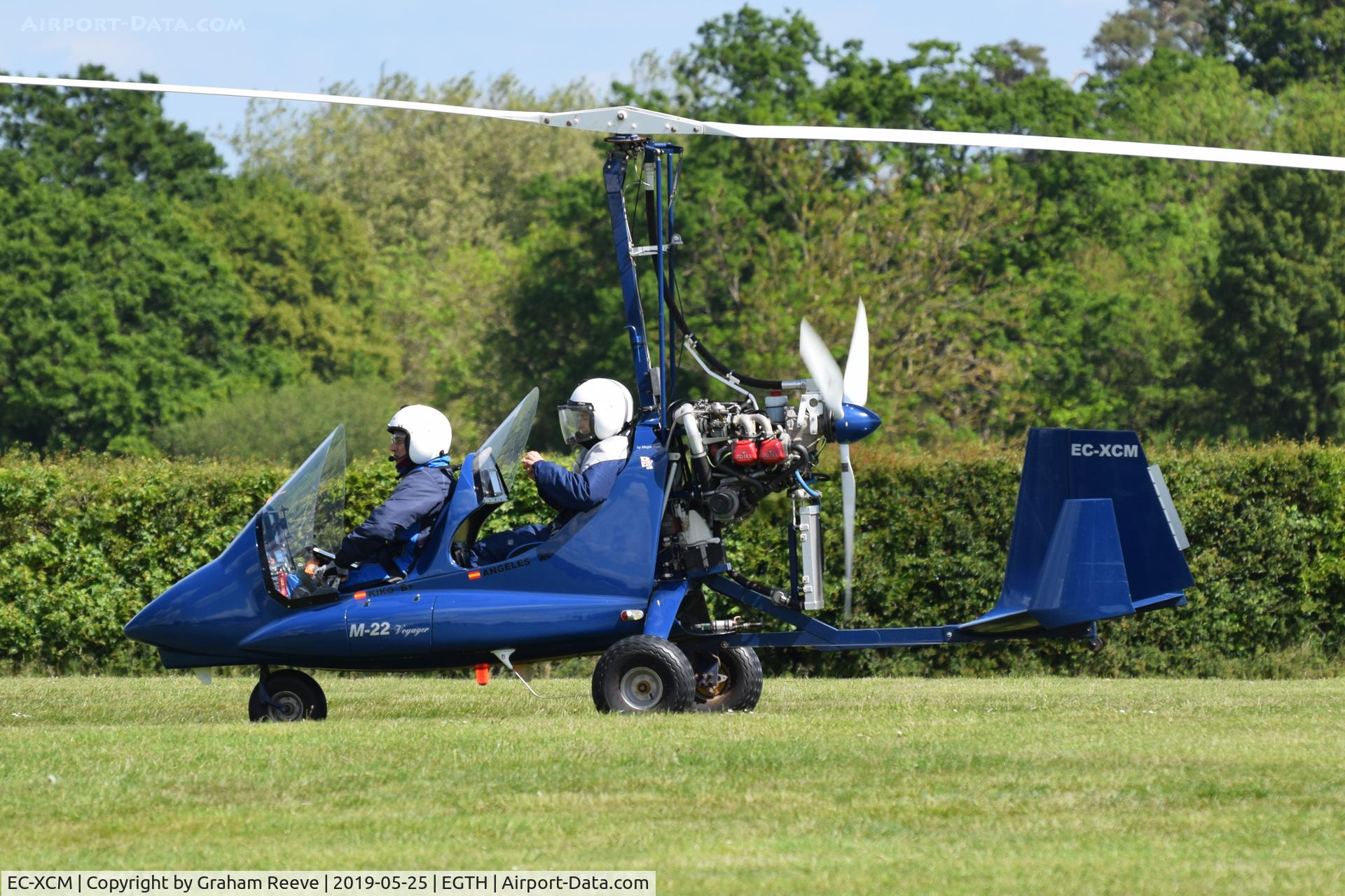 EC-XCM, Magni Gyro M-22 Voyager C/N 08102-2403, Just landed at Old Warden.