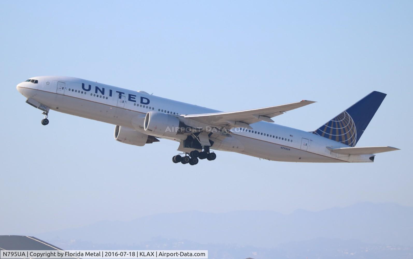 N795UA, 1997 Boeing 777-222 C/N 26927, United