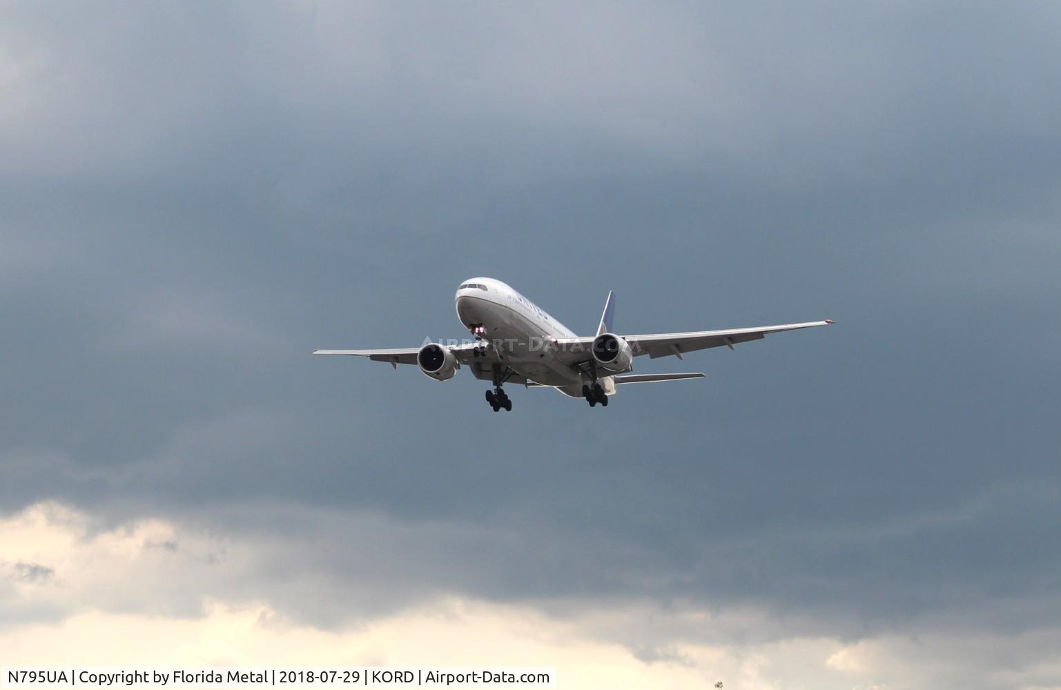 N795UA, 1997 Boeing 777-222 C/N 26927, United