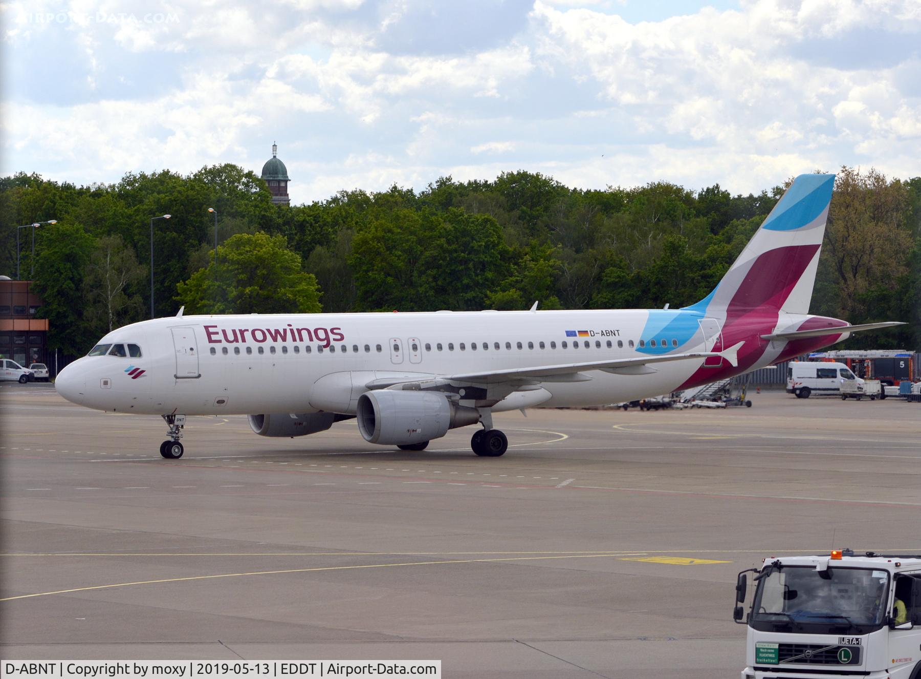 D-ABNT, 2005 Airbus A320-214 C/N 2562, Airbus A320-214 at Berlin Tegel,