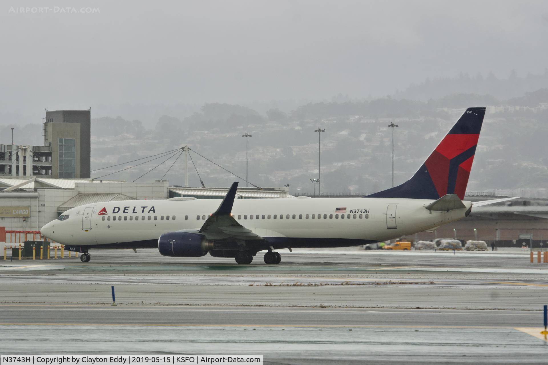 N3743H, 2001 Boeing 737-832 C/N 30836, SFO 2019.
