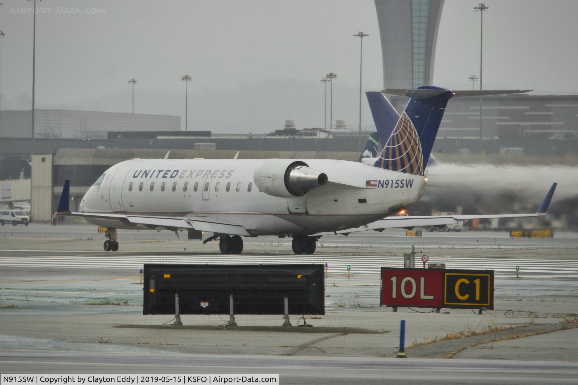 N915SW, 2002 Bombardier CRJ-200LR (CL-600-2B19) C/N 7615, SFO 2019.