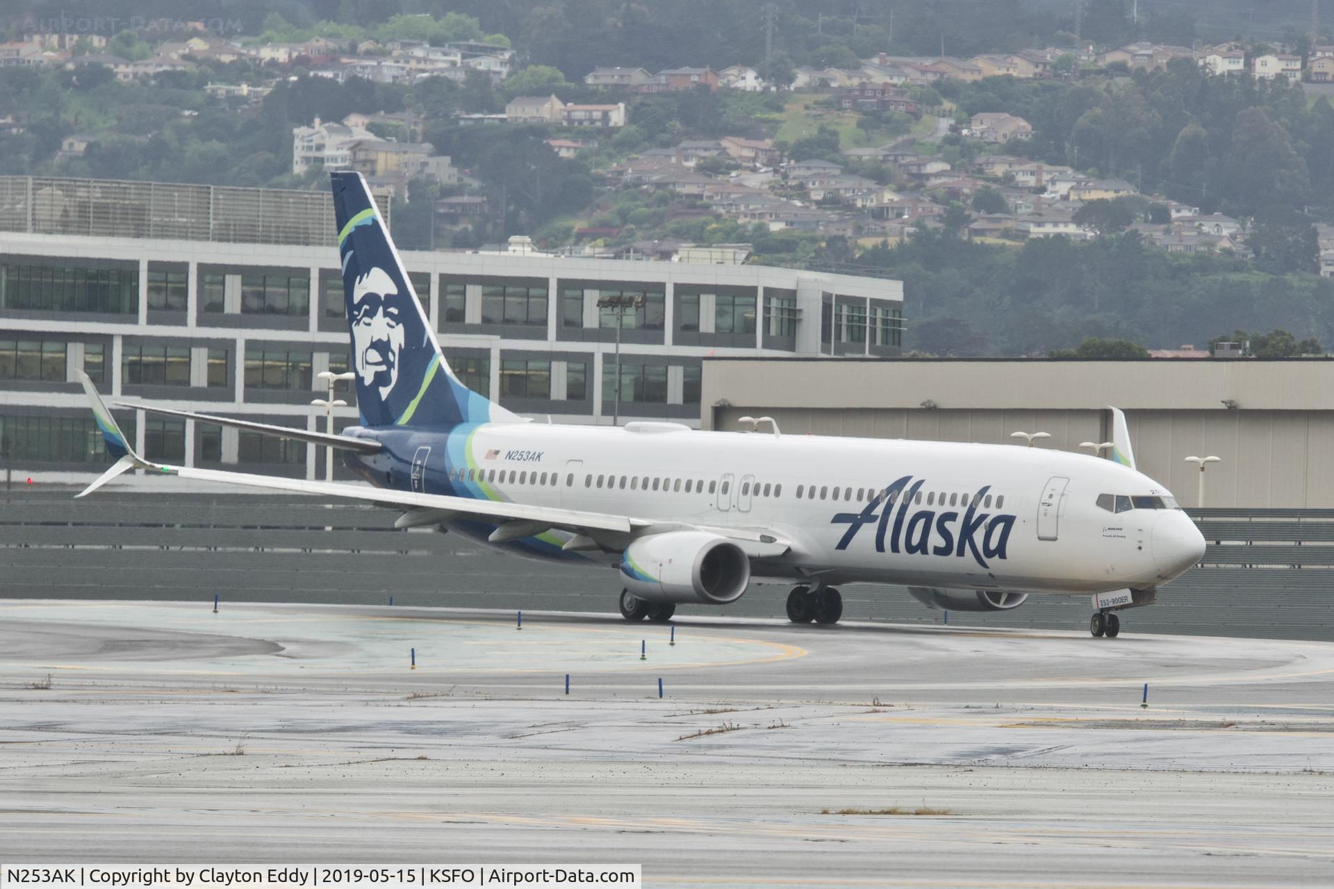 N253AK, 2016 Boeing 737-990/ER C/N 36348, SFO 2019.