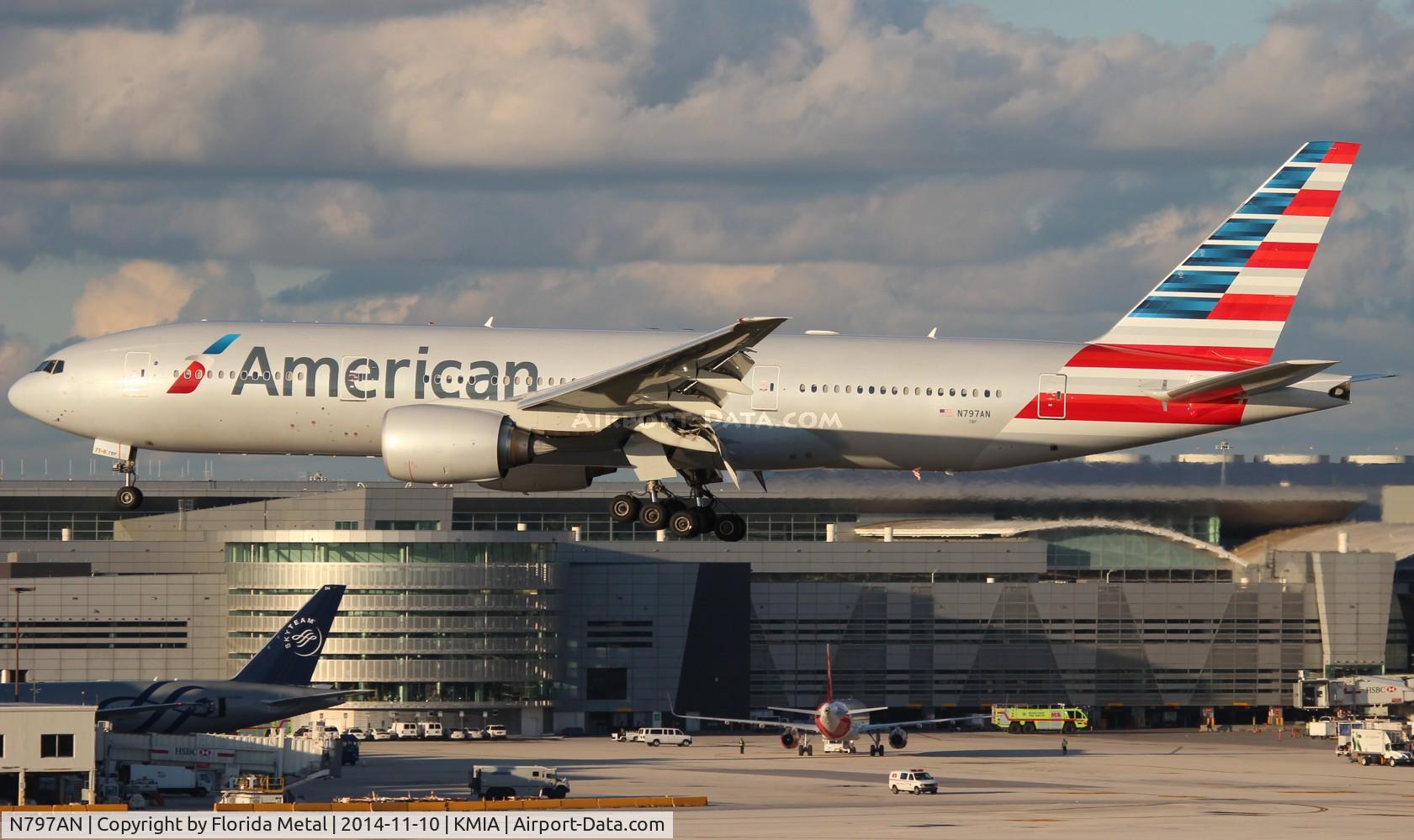 N797AN, 2001 Boeing 777-223 C/N 30012, American