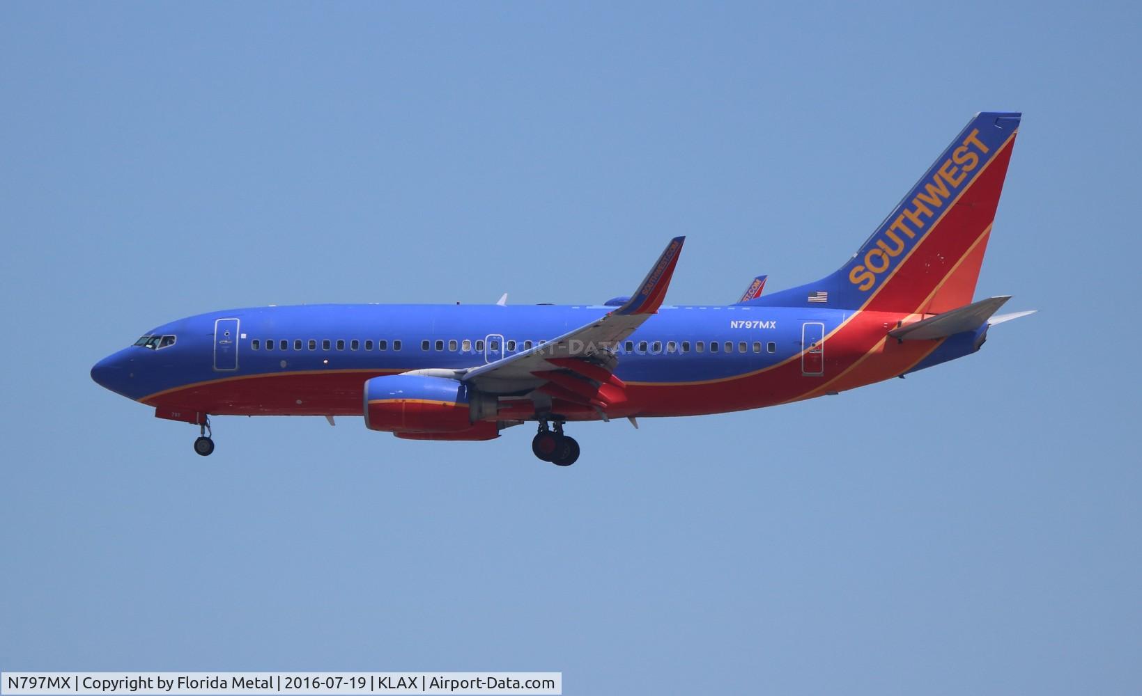 N797MX, 2001 Boeing 737-7H4 C/N 27890, Southwest