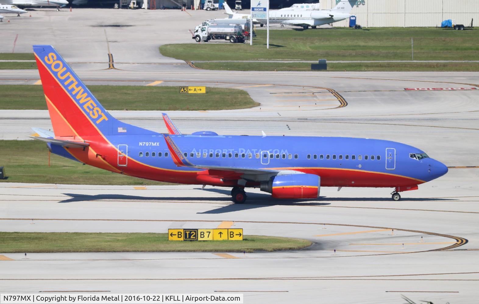 N797MX, 2001 Boeing 737-7H4 C/N 27890, Southwest