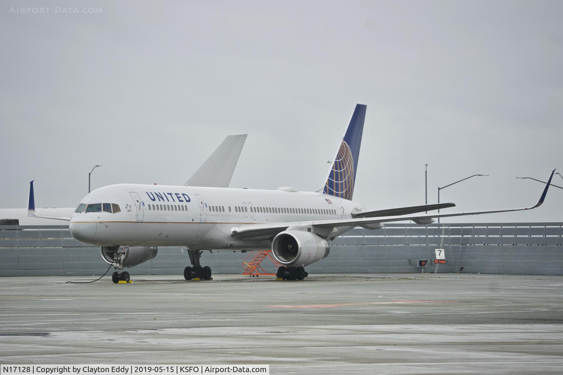 N17128, 1998 Boeing 757-224 C/N 27567, SFO 2019.