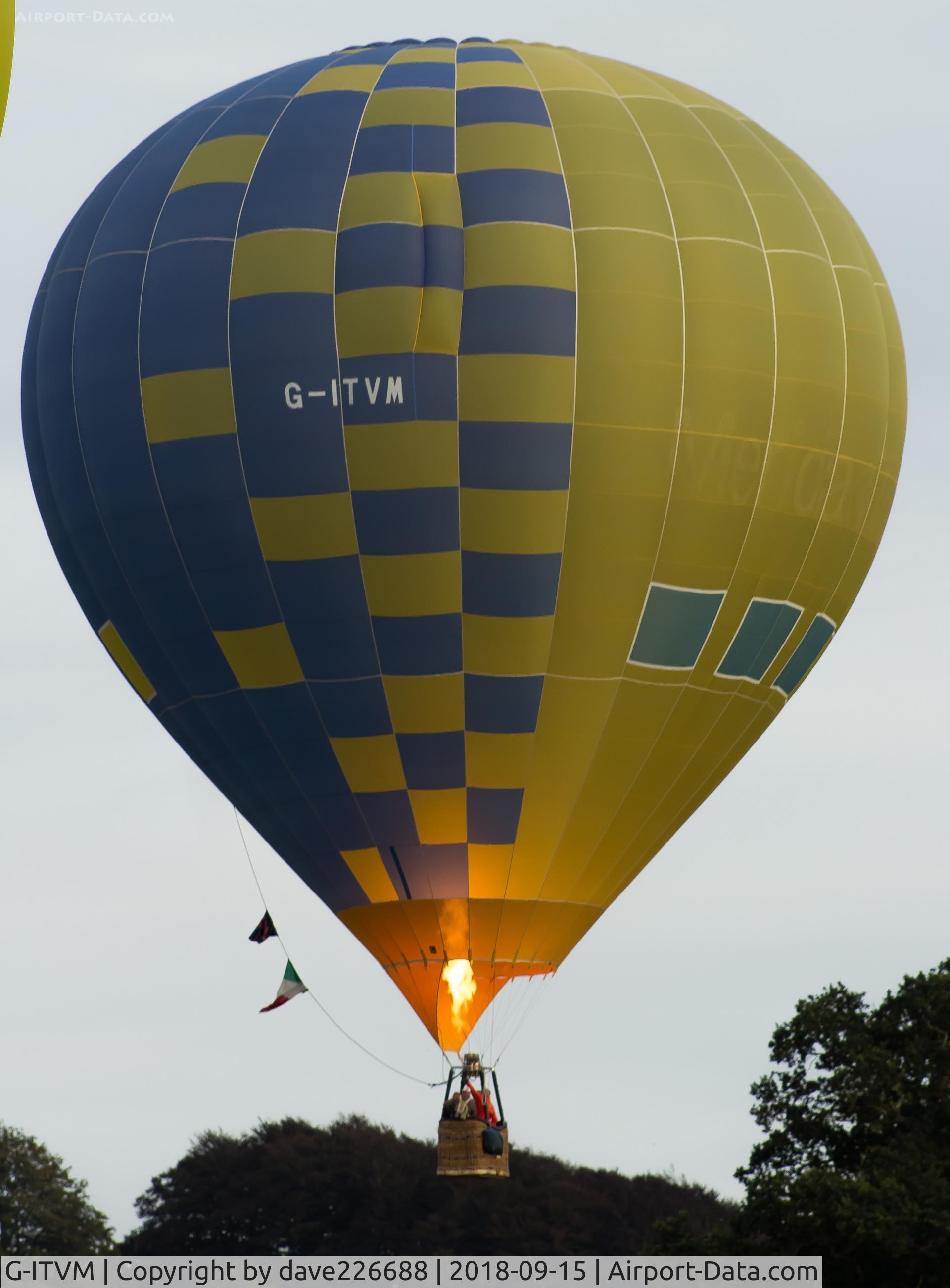 G-ITVM, 2004 Lindstrand Balloons LBL 105A C/N 1017, G ITVM as part of the mass accent at Sky Safari - Longleat