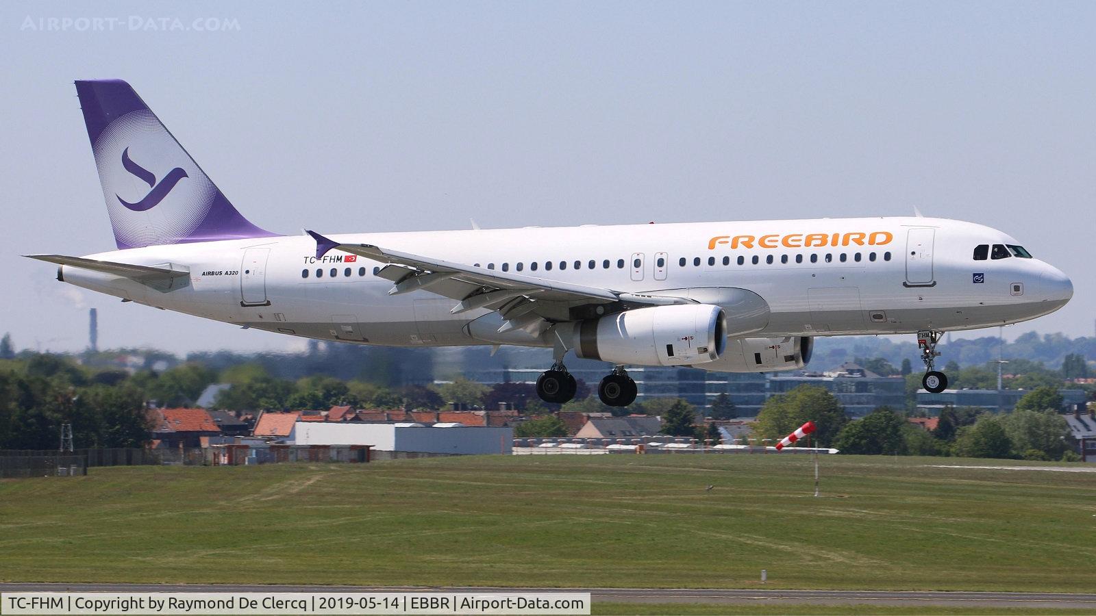 TC-FHM, 2006 Airbus A320-232 C/N 3012, Landing on Brussels rwy 01.