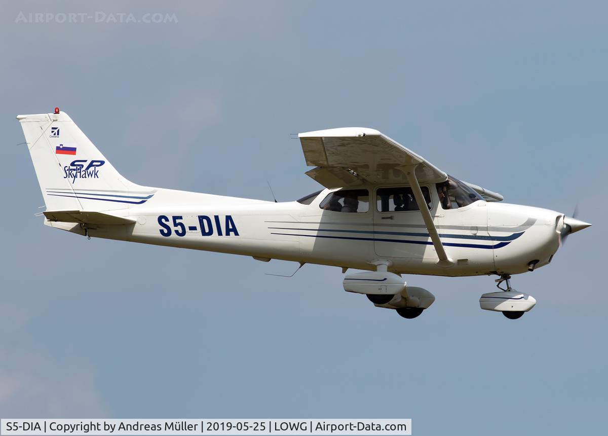 S5-DIA, Cessna 172SP Skyhawk C/N 172S9502, Landing on rwy 17C