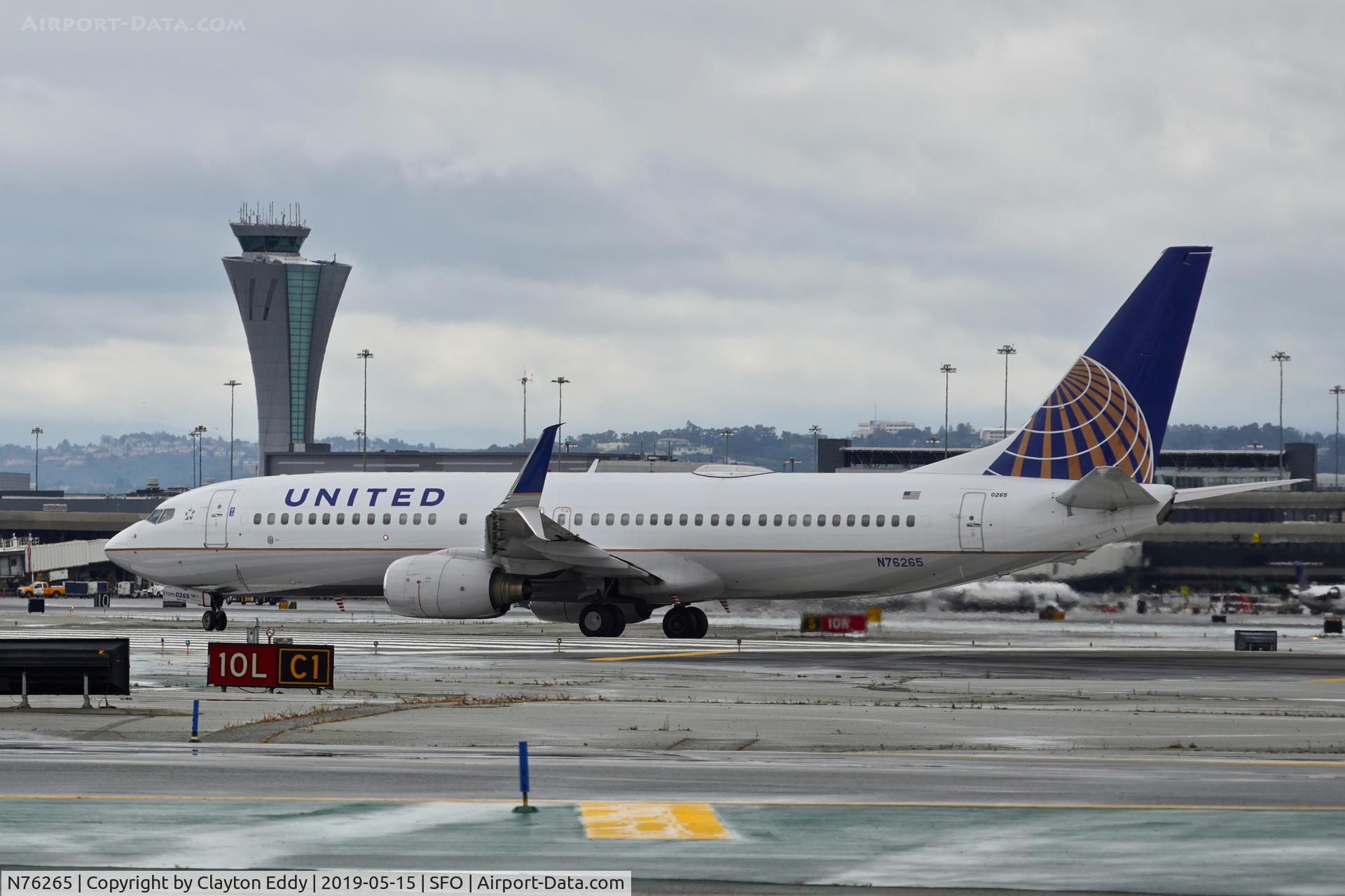 N76265, 2001 Boeing 737-824 C/N 31585, SFO 2019.