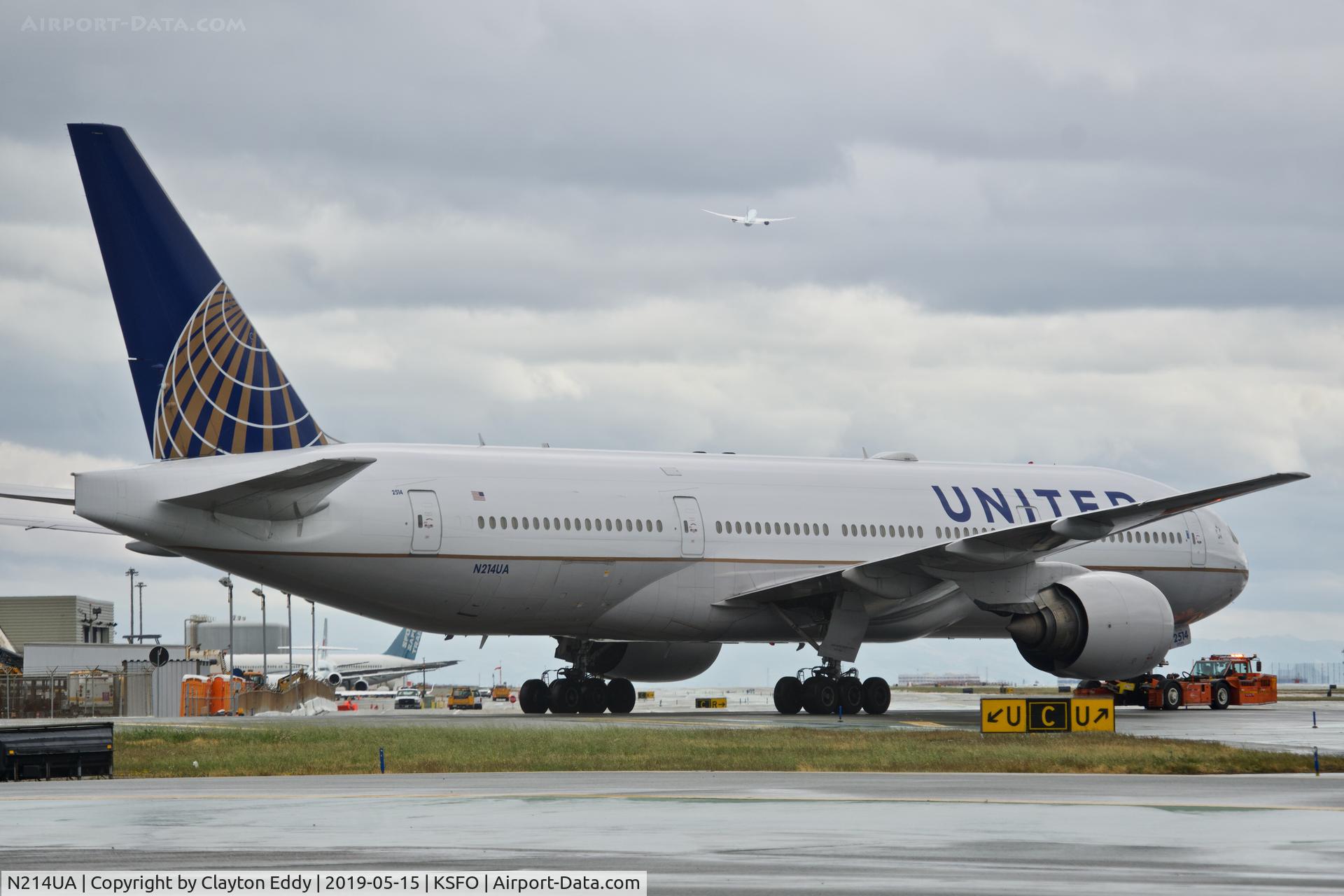 N214UA, 2000 Boeing 777-222 C/N 30220, SFO 2019.