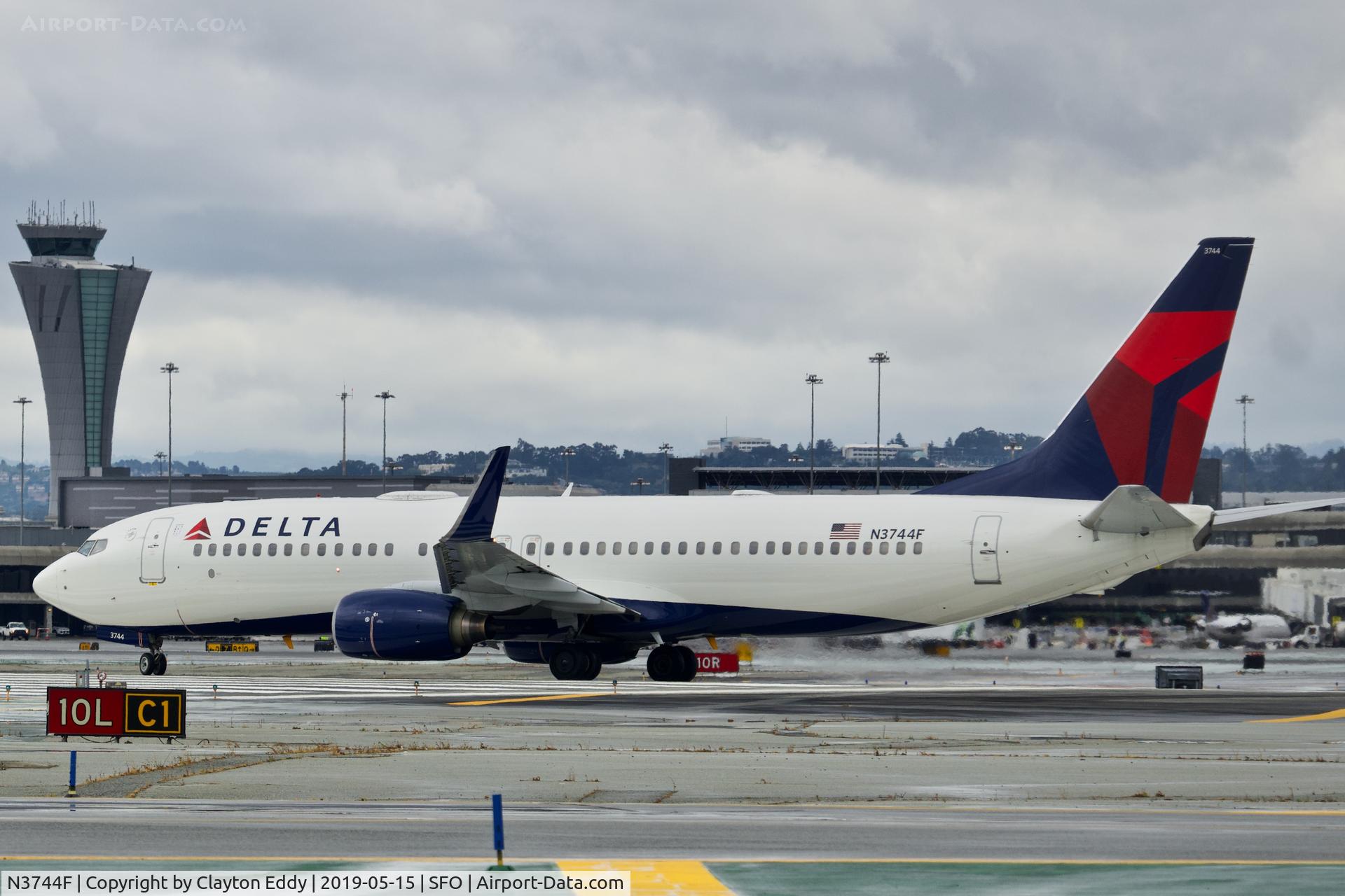 N3744F, 2001 Boeing 737-832 C/N 30837, SFO 2019.