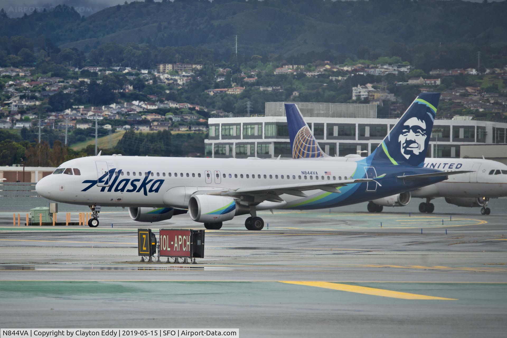 N844VA, Airbus A320-214 C/N 4851, SFO 2019.
