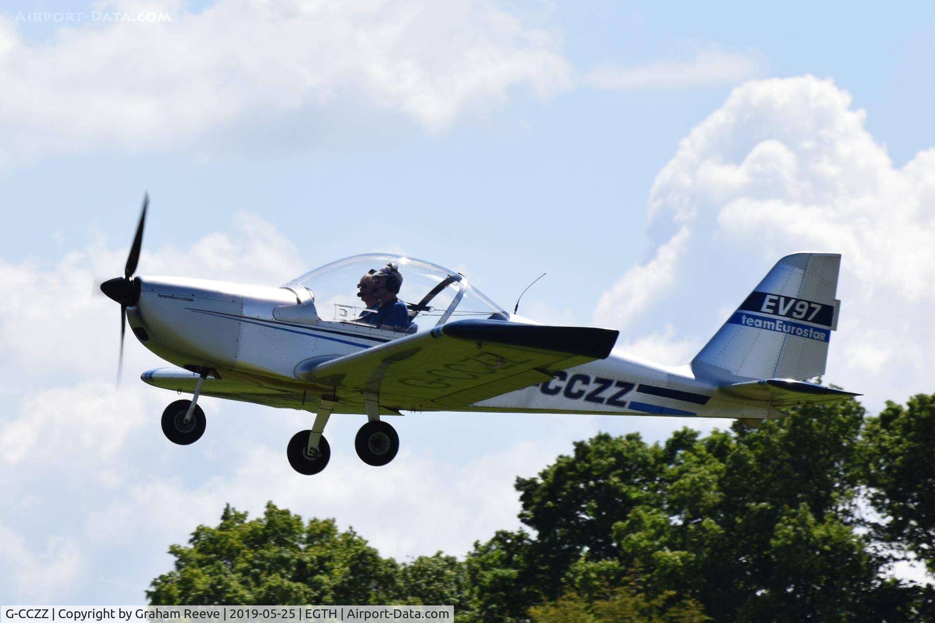 G-CCZZ, 2004 Aerotechnik EV-97 Eurostar C/N PFA 315-14158, Departing from Old Warden.
