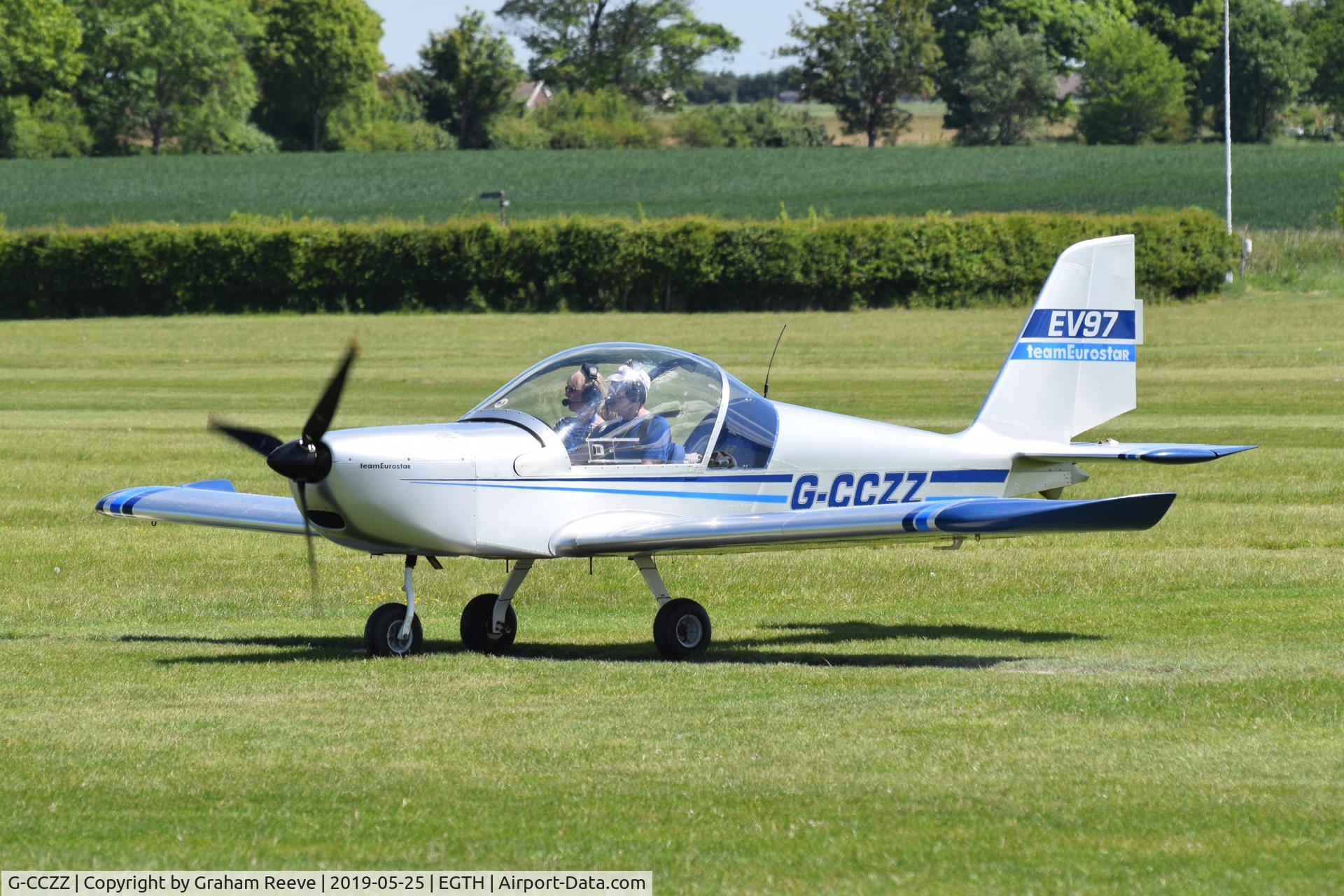 G-CCZZ, 2004 Aerotechnik EV-97 Eurostar C/N PFA 315-14158, Departing from Old Warden.