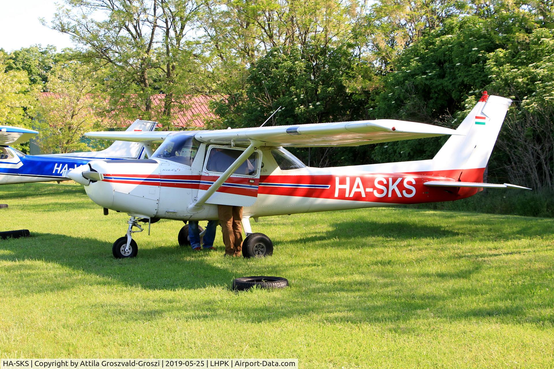 HA-SKS, 1984 Cessna 152 C/N 15285904, LHPK - Siófok-Papkutapuszta Airfield