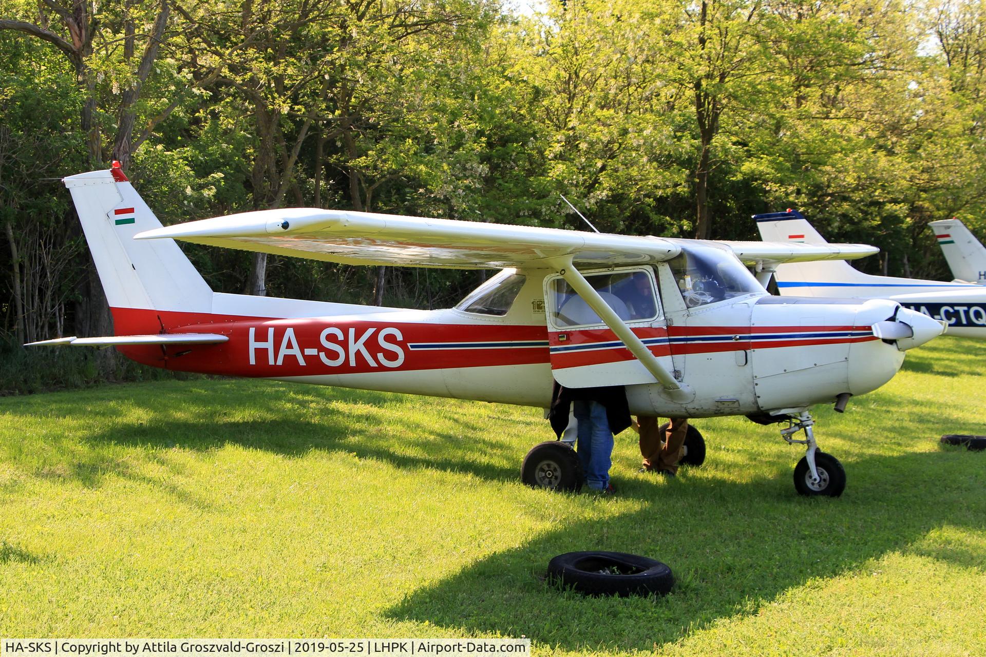 HA-SKS, 1984 Cessna 152 C/N 15285904, LHPK - Siófok-Papkutapuszta Airfield