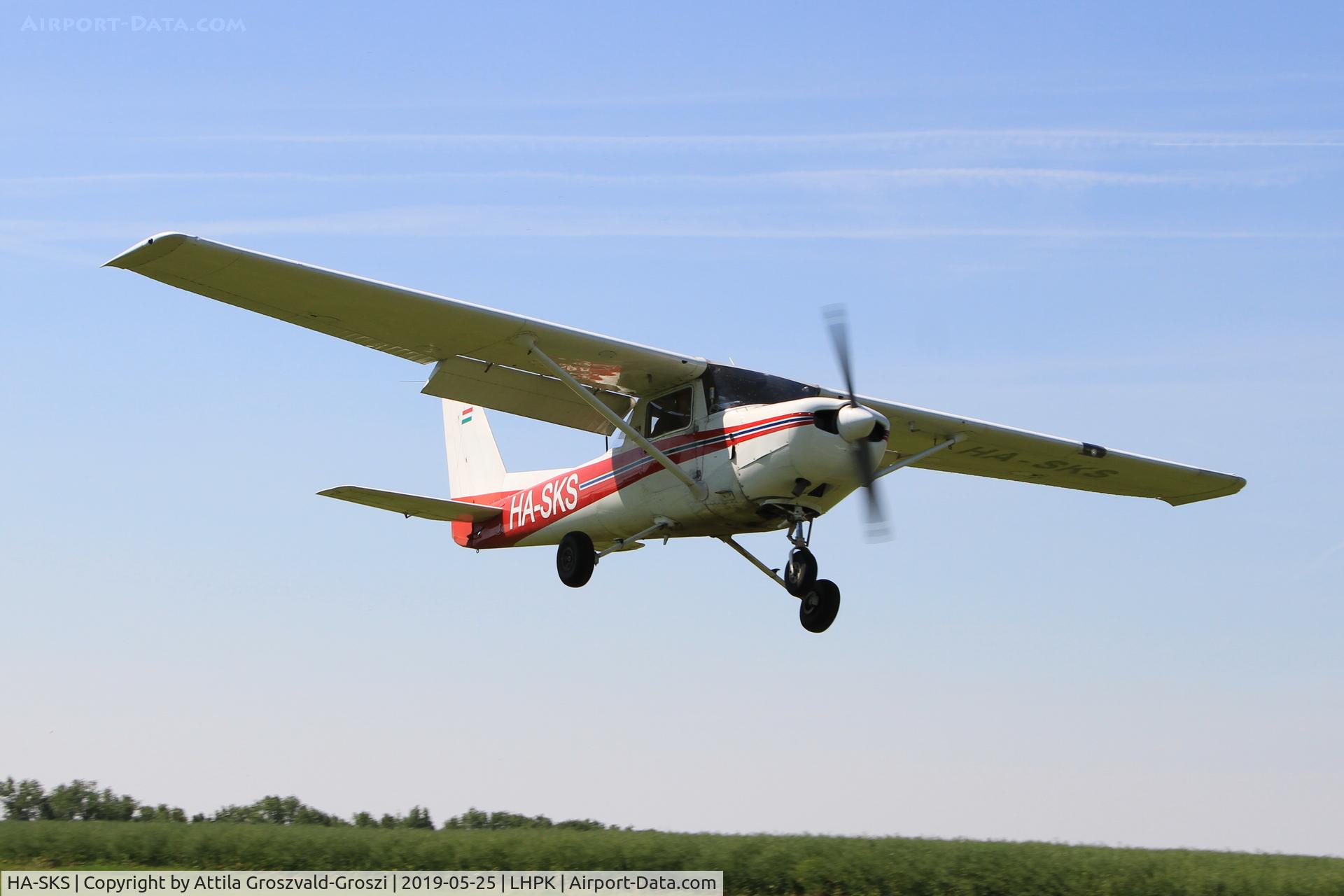 HA-SKS, 1984 Cessna 152 C/N 15285904, LHPK - Siófok-Papkutapuszta Airfield