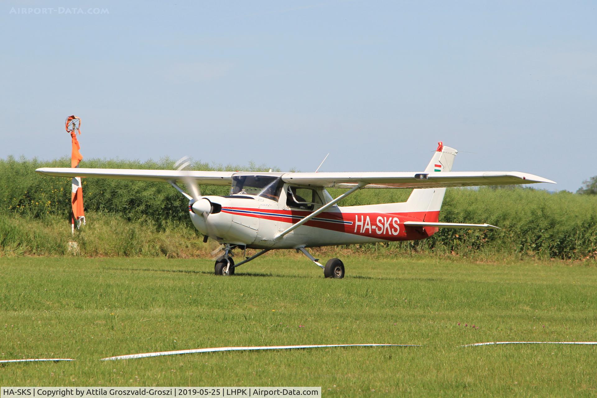 HA-SKS, 1984 Cessna 152 C/N 15285904, LHPK - Siófok-Papkutapuszta Airfield