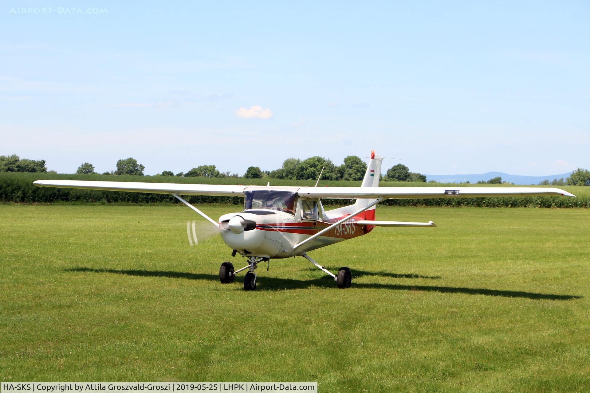 HA-SKS, 1984 Cessna 152 C/N 15285904, LHPK - Siófok-Papkutapuszta Airfield
