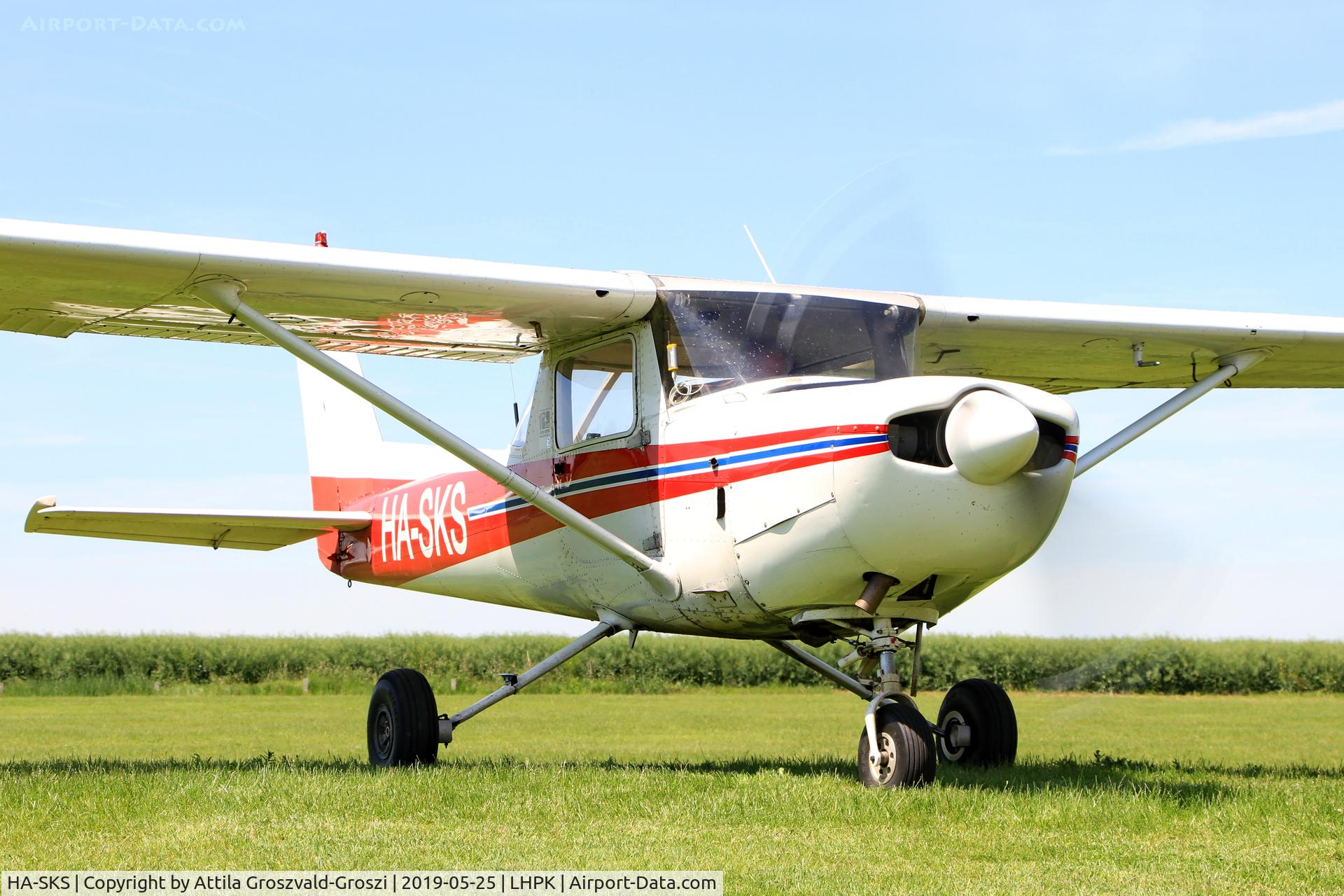 HA-SKS, 1984 Cessna 152 C/N 15285904, LHPK - Siófok-Papkutapuszta Airfield