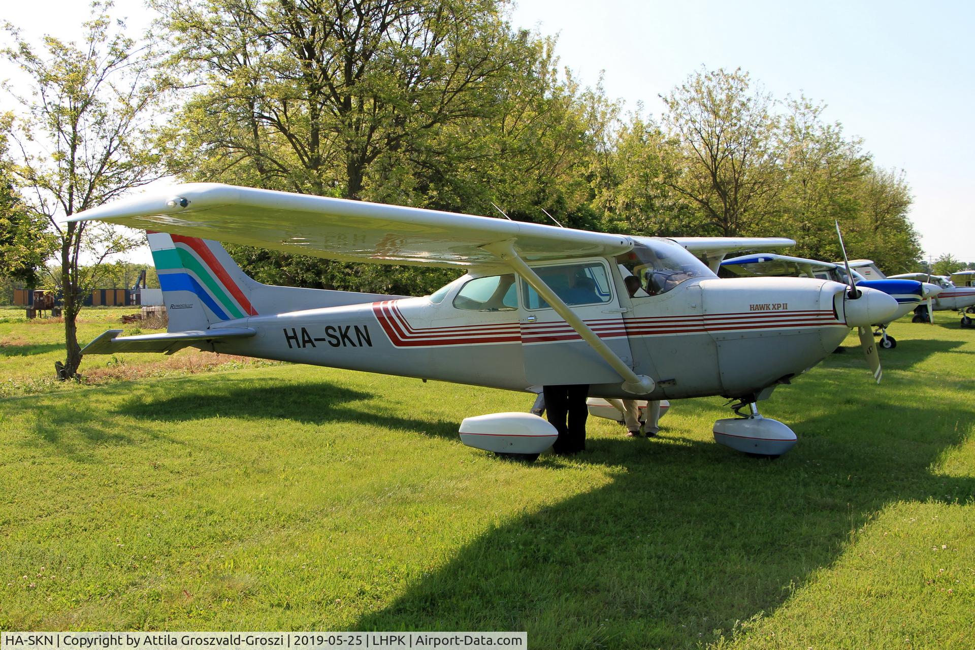 HA-SKN, 1977 Cessna R172K Hawk XP C/N R1722402, LHPK - Siófok-Papkutapuszta Airfield