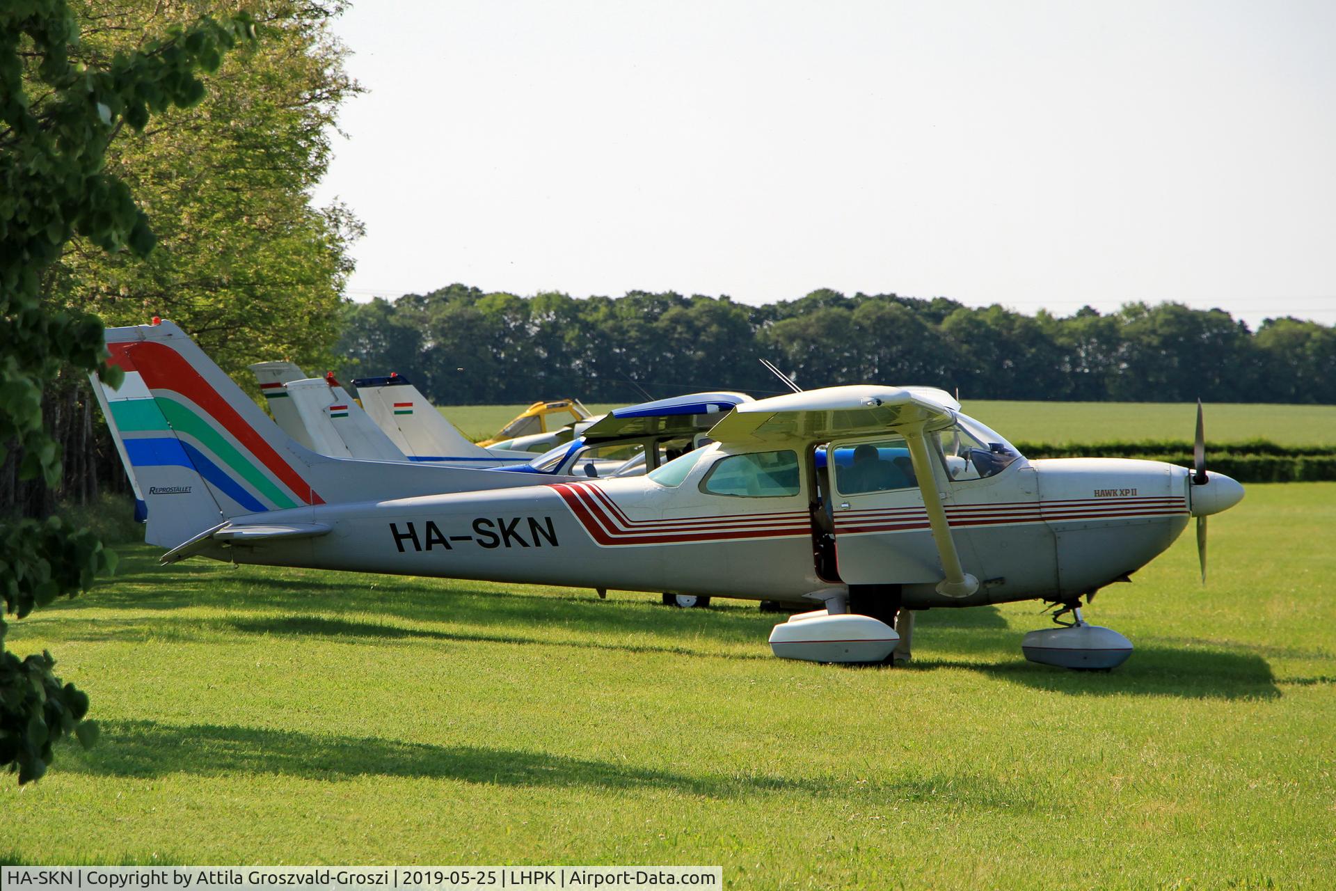 HA-SKN, 1977 Cessna R172K Hawk XP C/N R1722402, LHPK - Siófok-Papkutapuszta Airfield