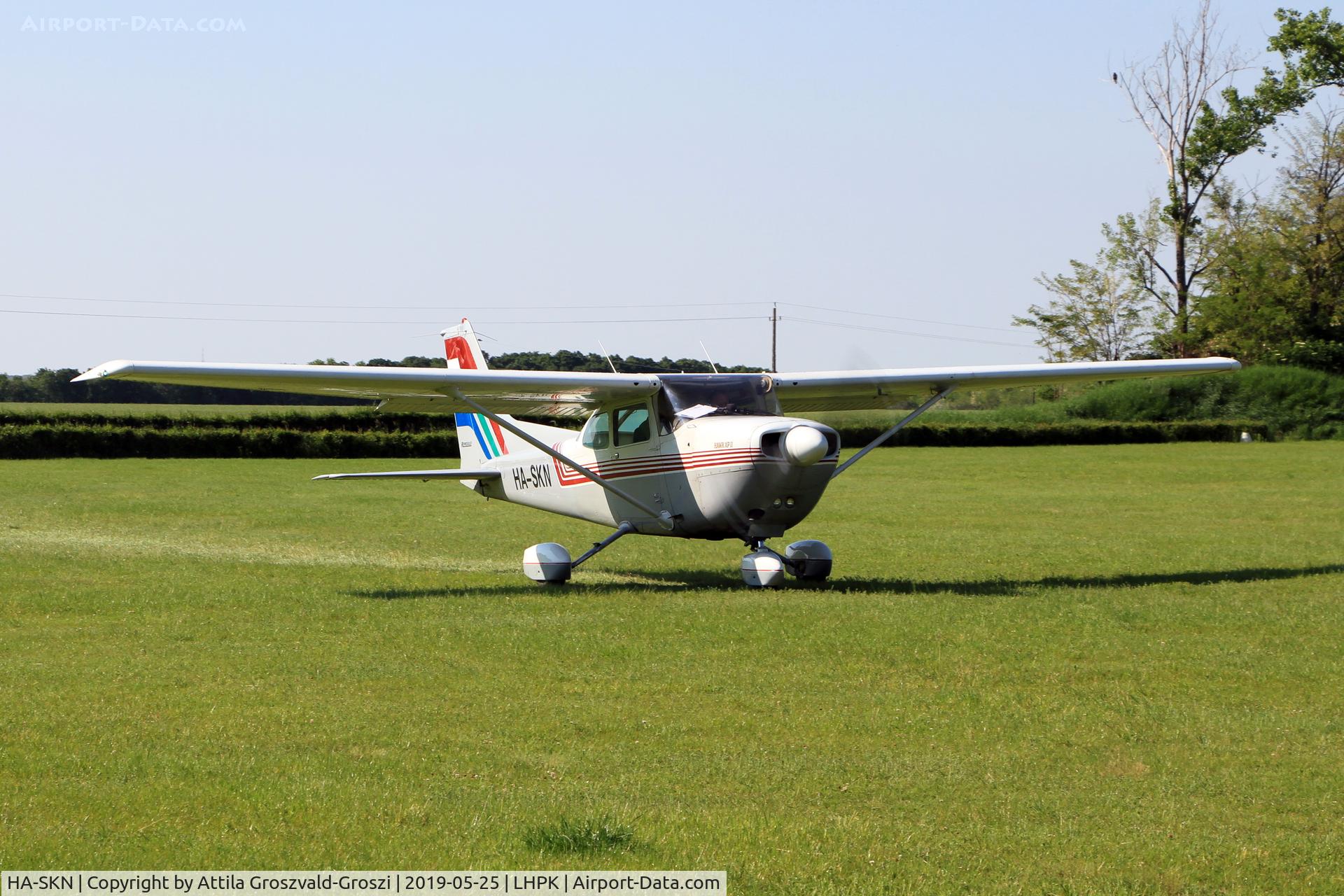 HA-SKN, 1977 Cessna R172K Hawk XP C/N R1722402, LHPK - Siófok-Papkutapuszta Airfield