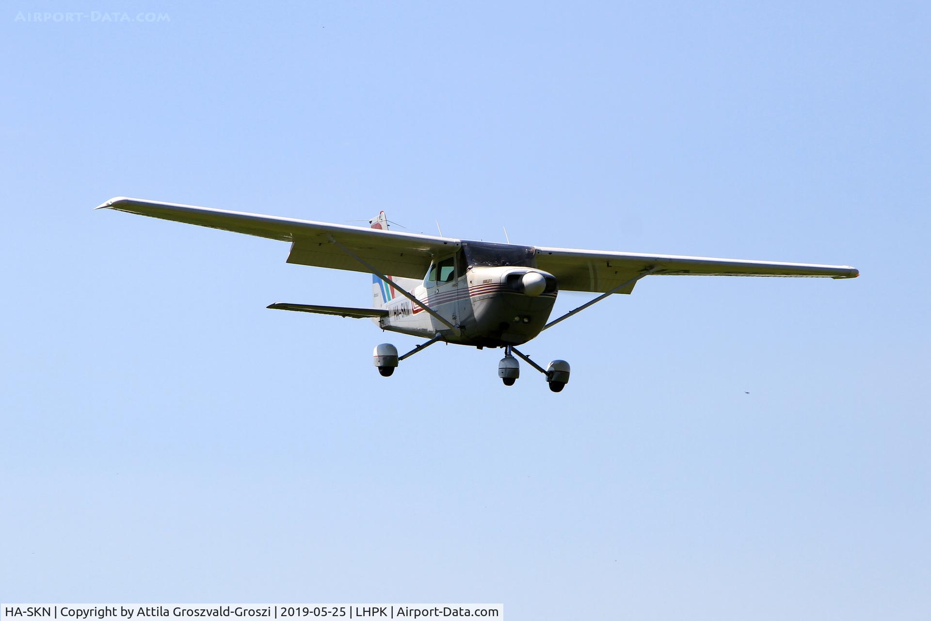 HA-SKN, 1977 Cessna R172K Hawk XP C/N R1722402, LHPK - Siófok-Papkutapuszta Airfield