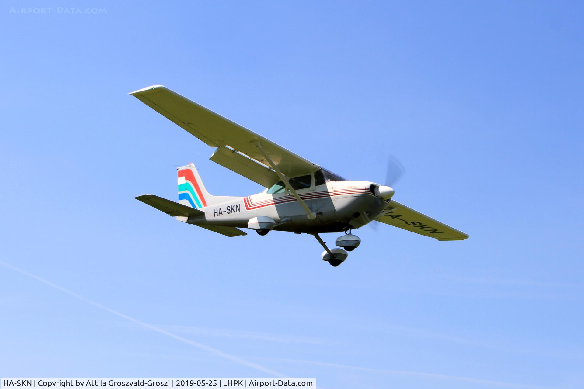 HA-SKN, 1977 Cessna R172K Hawk XP C/N R1722402, LHPK - Siófok-Papkutapuszta Airfield