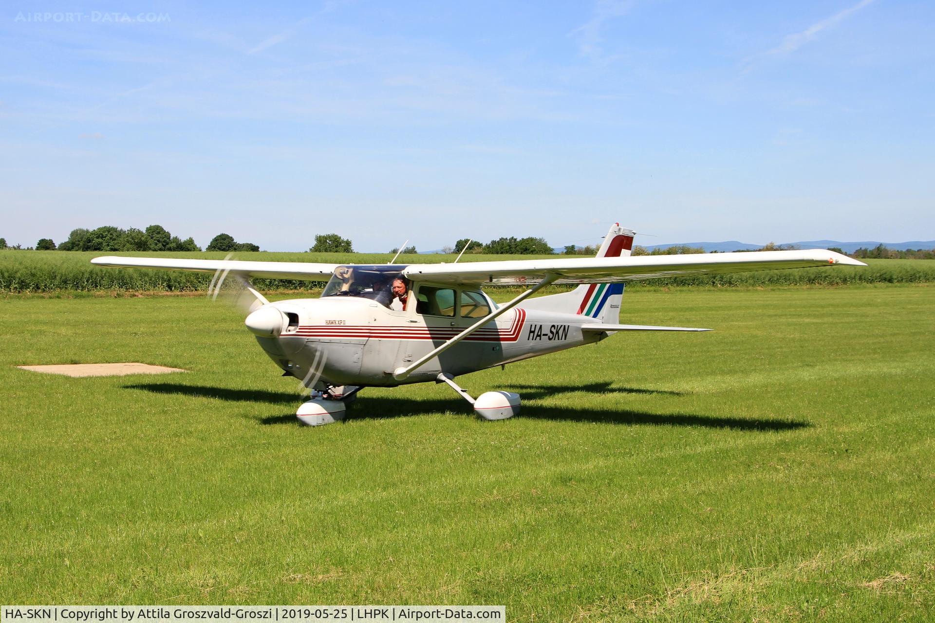 HA-SKN, 1977 Cessna R172K Hawk XP C/N R1722402, LHPK - Siófok-Papkutapuszta Airfield