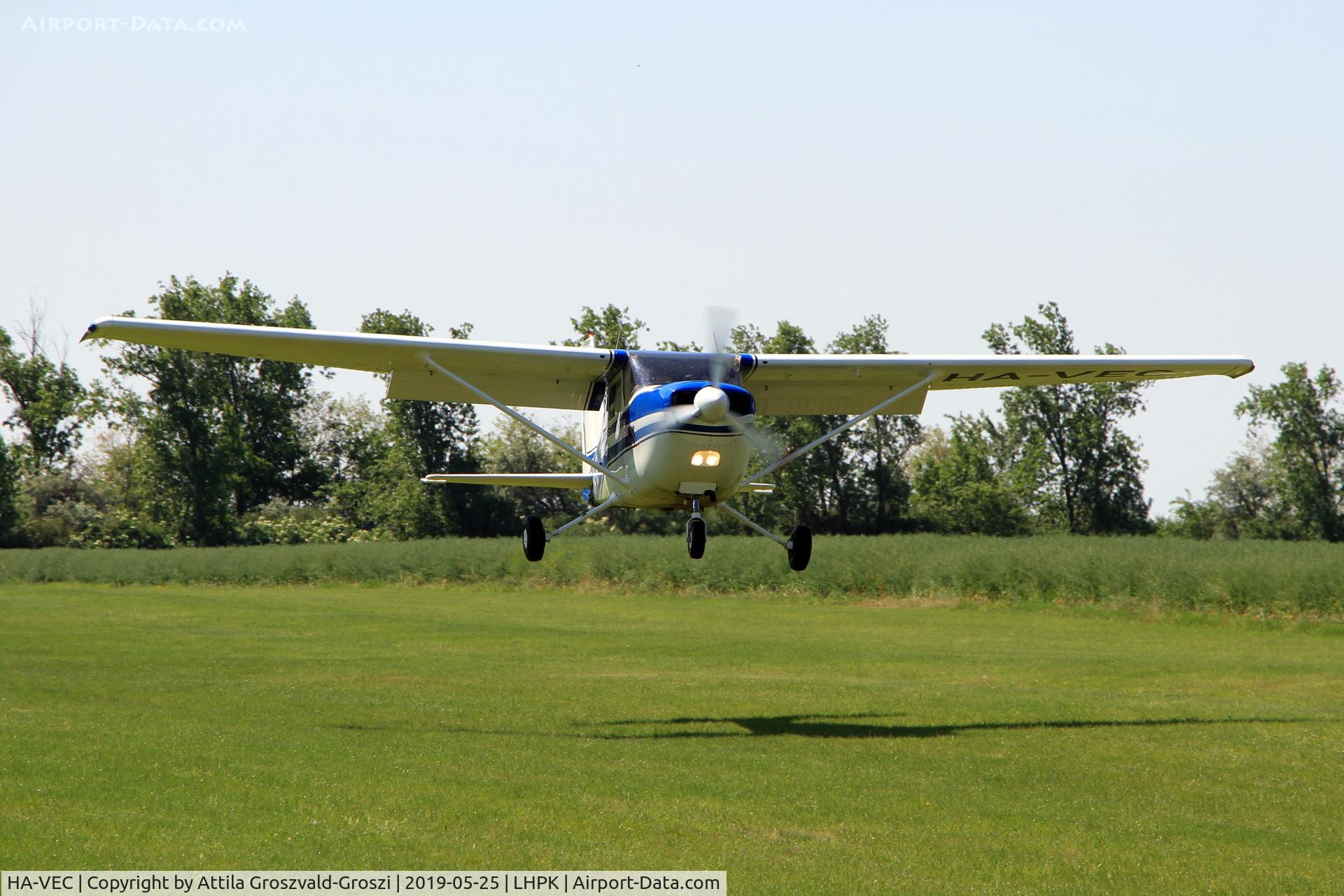 HA-VEC, 1974 Reims FR172J Reims Rocket C/N 0481, LHPK - Siófok-Papkutapuszta Airfield