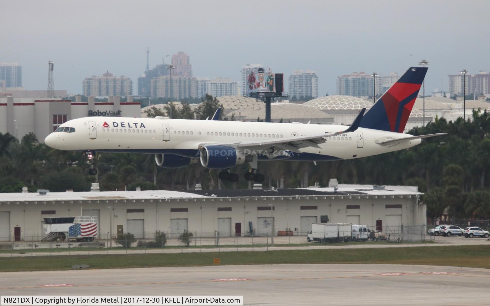 N821DX, 2004 Boeing 757-26D C/N 33961, Delta
