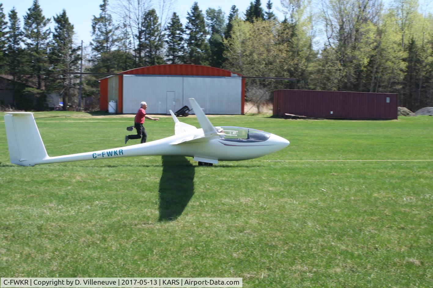 C-FWKR, 1998 Schleicher ASW-27 C/N 27084, Taking off at Kars Rideau Valley airport, Kars, Ontario in 2017