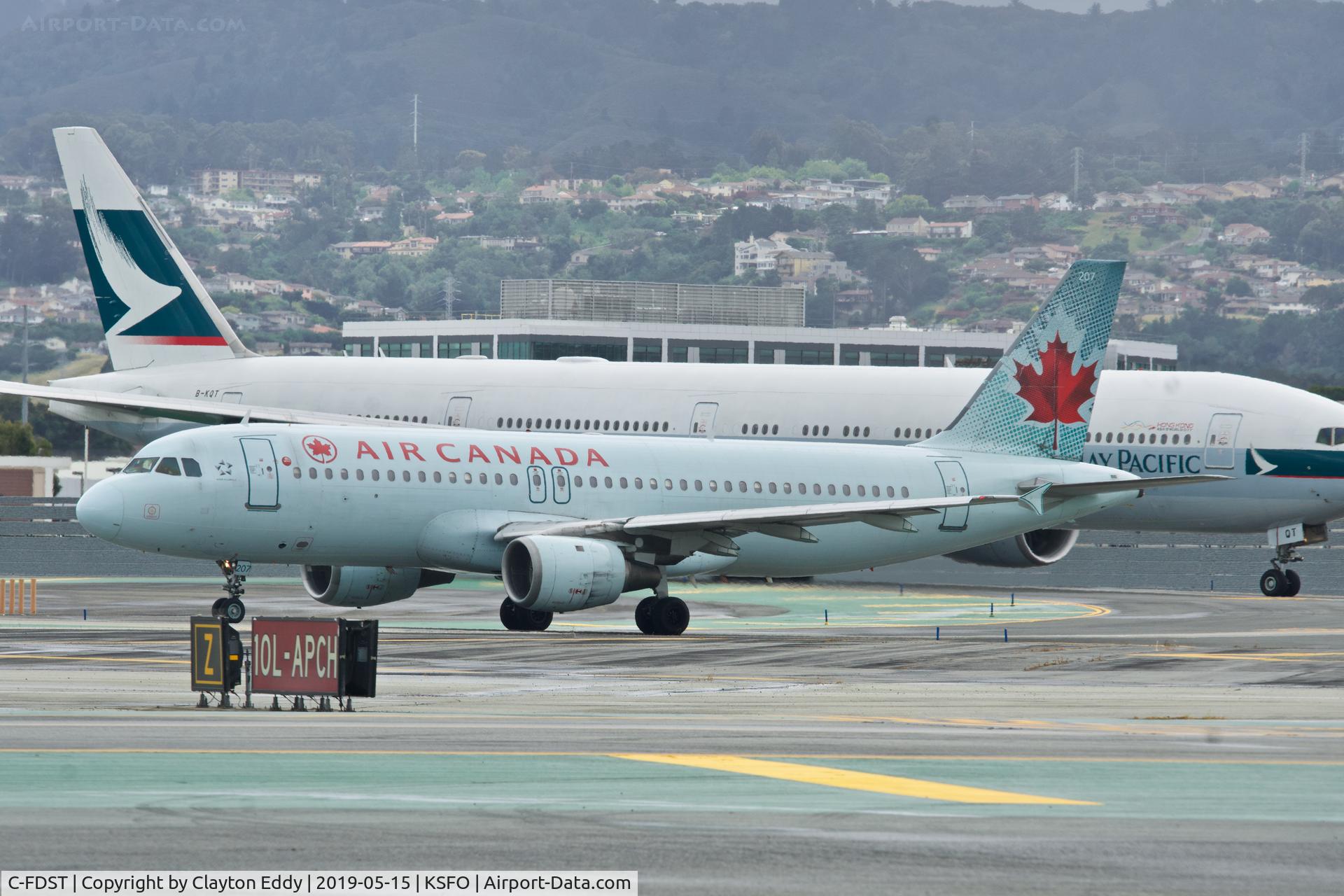 C-FDST, 1990 Airbus A320-211 C/N 127, SFO 2019.