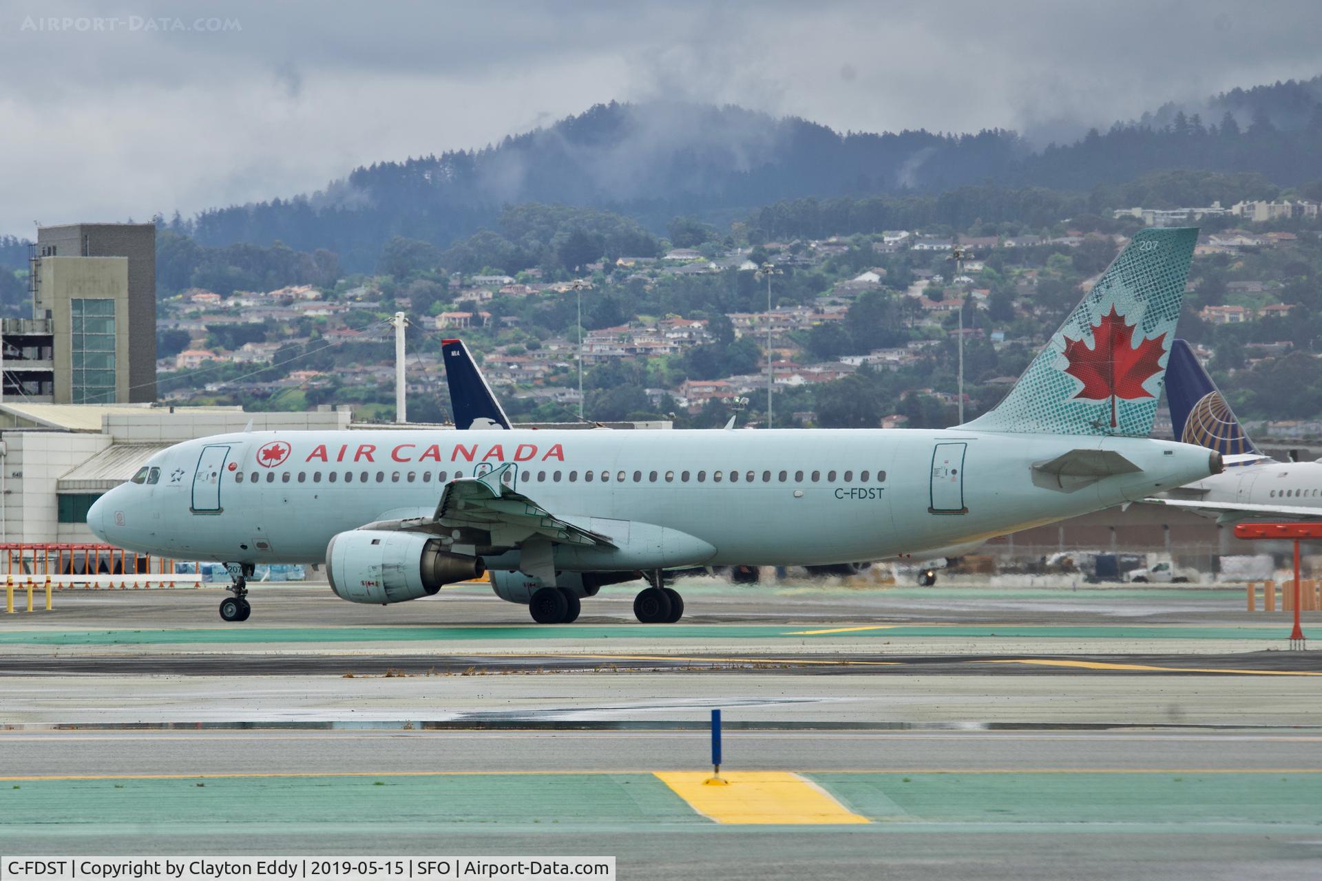 C-FDST, 1990 Airbus A320-211 C/N 127, SFO 2019.