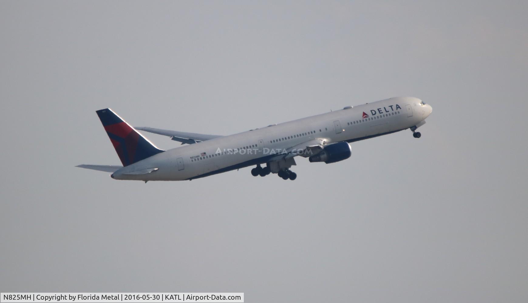 N825MH, 1999 Boeing 767-432/ER C/N 29703, Delta