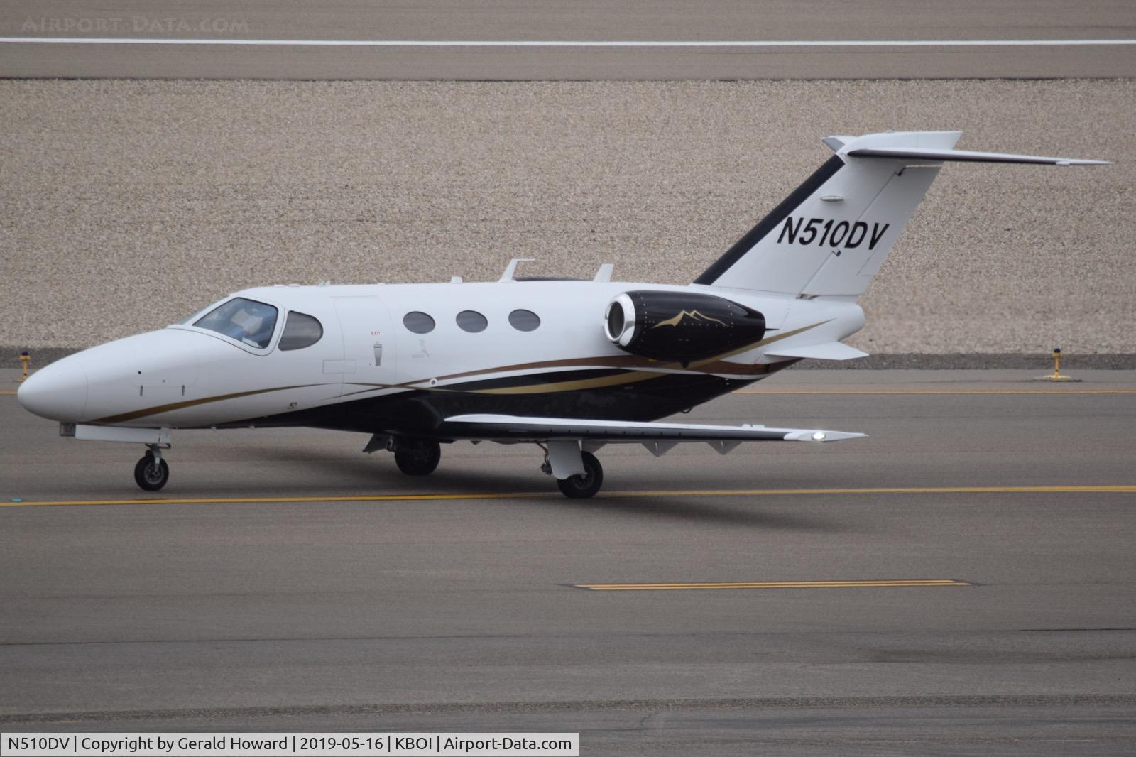 N510DV, 2015 Cessna 510 Citation Mustang C/N 510-0461, Taxiing on Alpha.