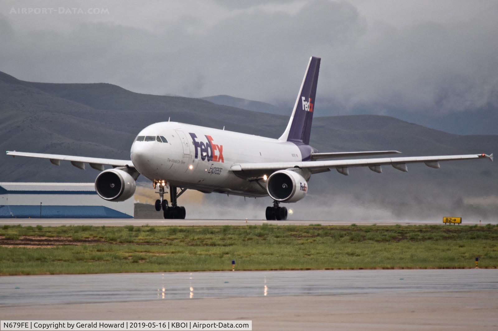 N679FE, 1998 Airbus A300F4-605R C/N 793, Take off run.