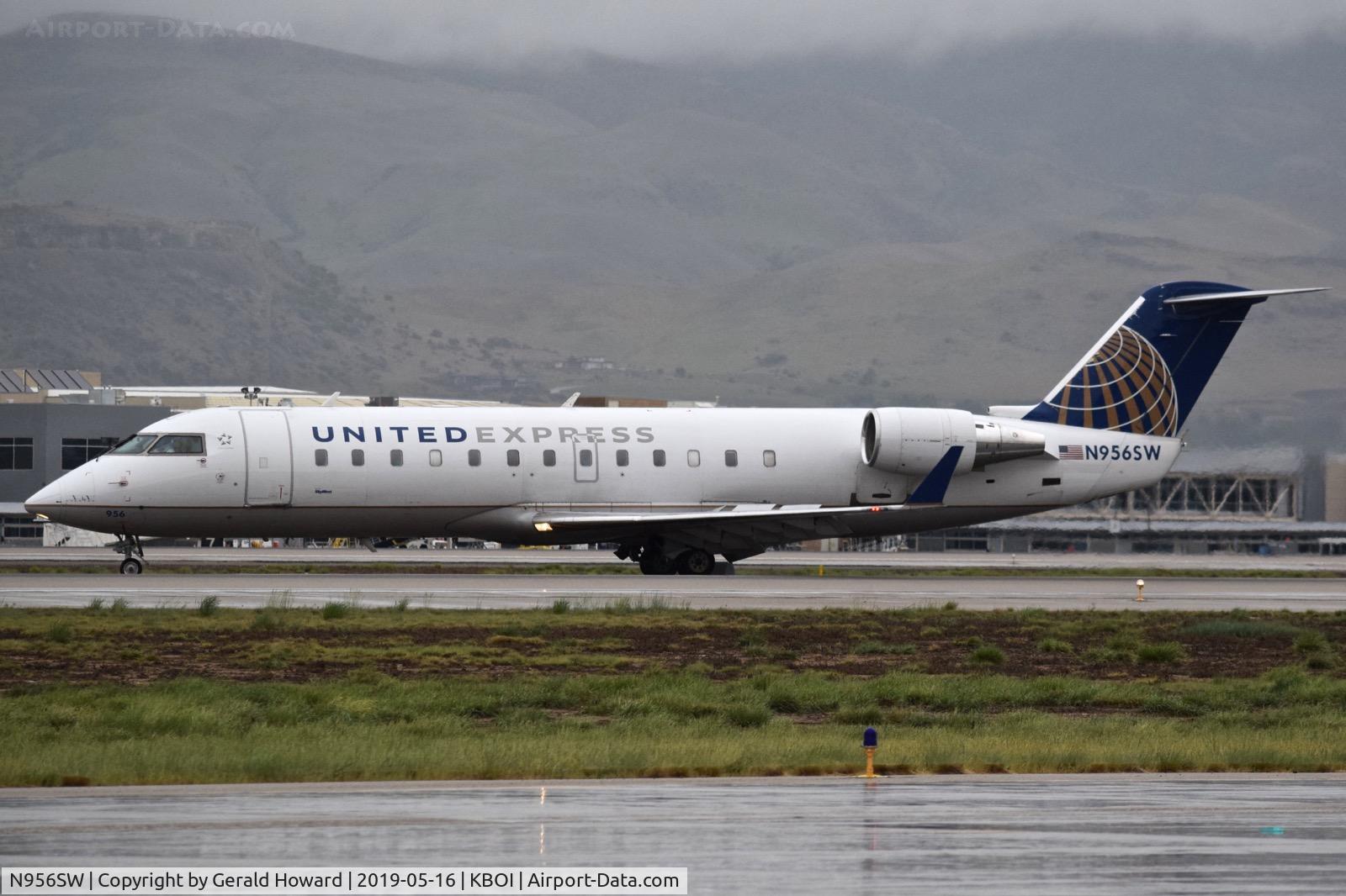 N956SW, 2003 Canadair CL-600-2B19 Regional Jet CRJ-200LR C/N 7825, Landing roll out on RWY 28L.