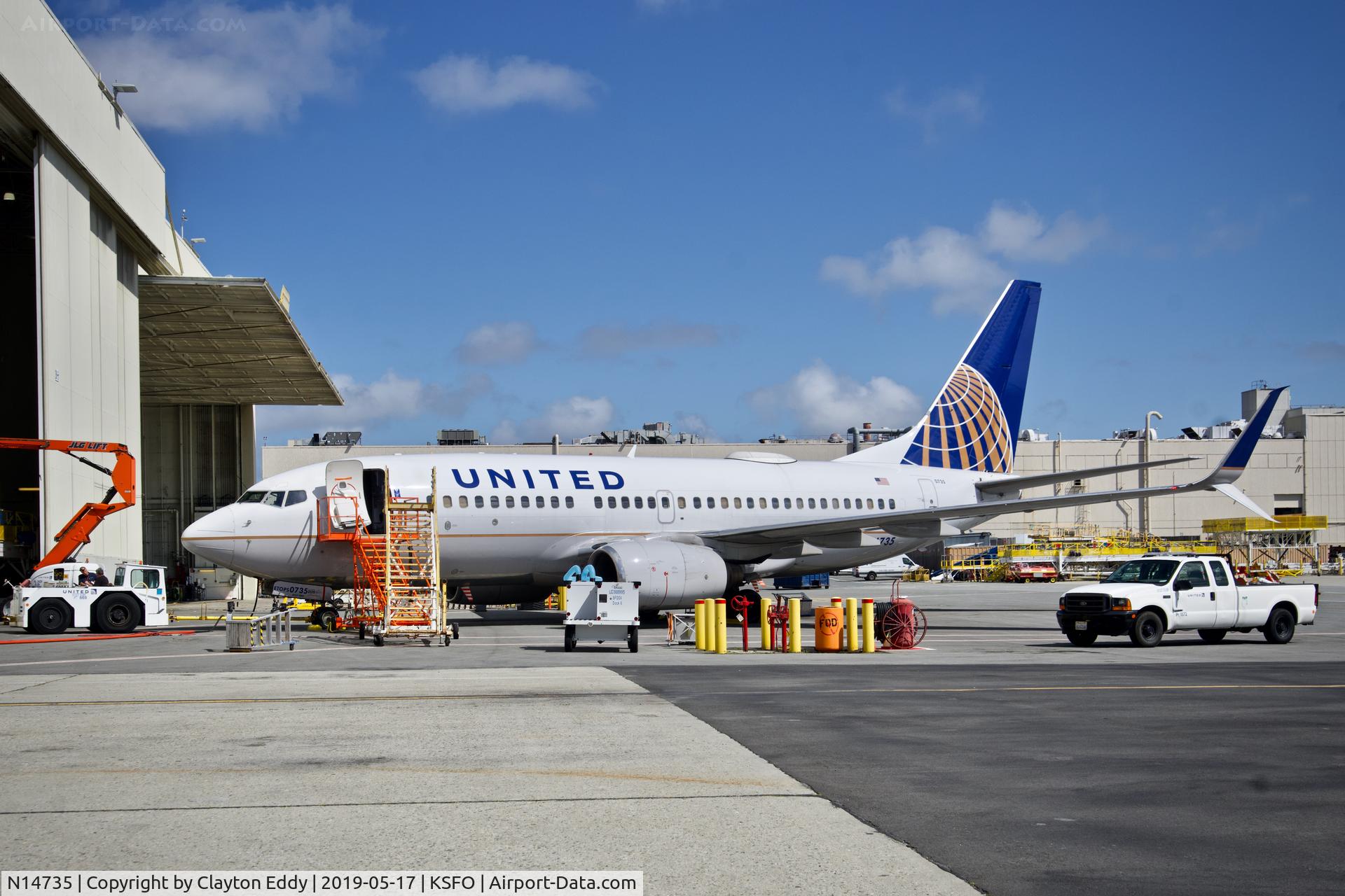 N14735, 1999 Boeing 737-724 C/N 28950, SFO 2019.